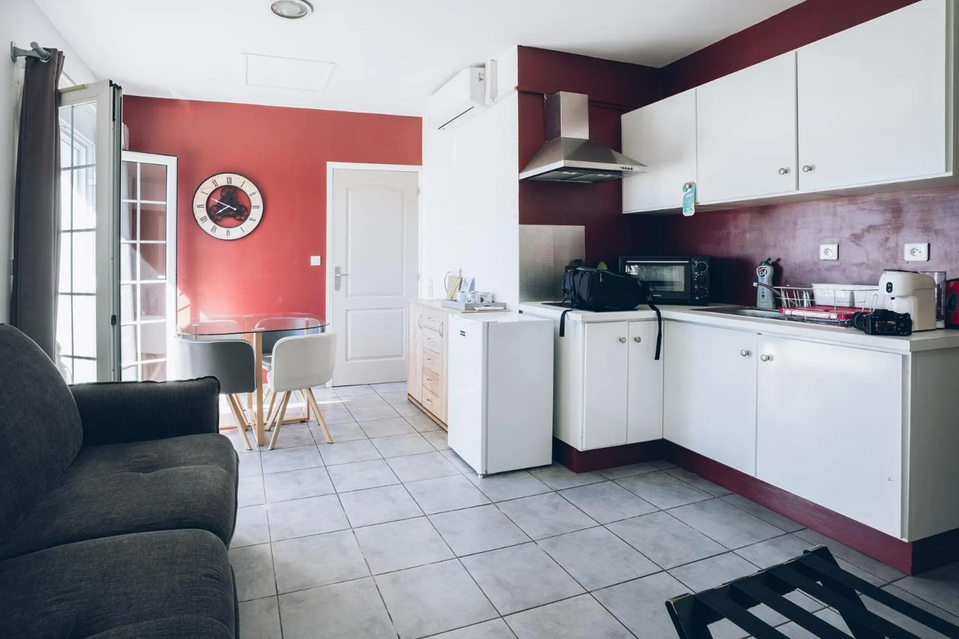 Kitchen or kitchenette in Lindsey Hôtel