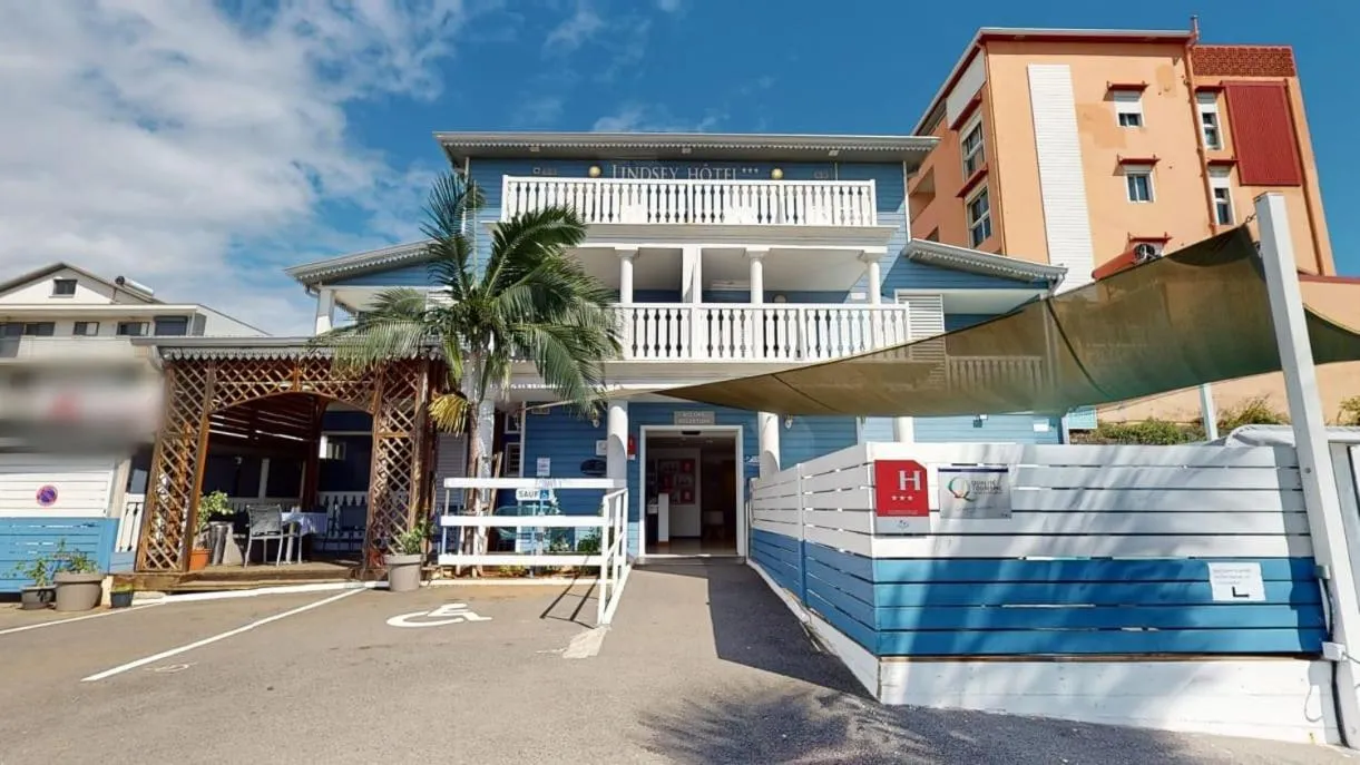 Property building in Lindsey Hôtel