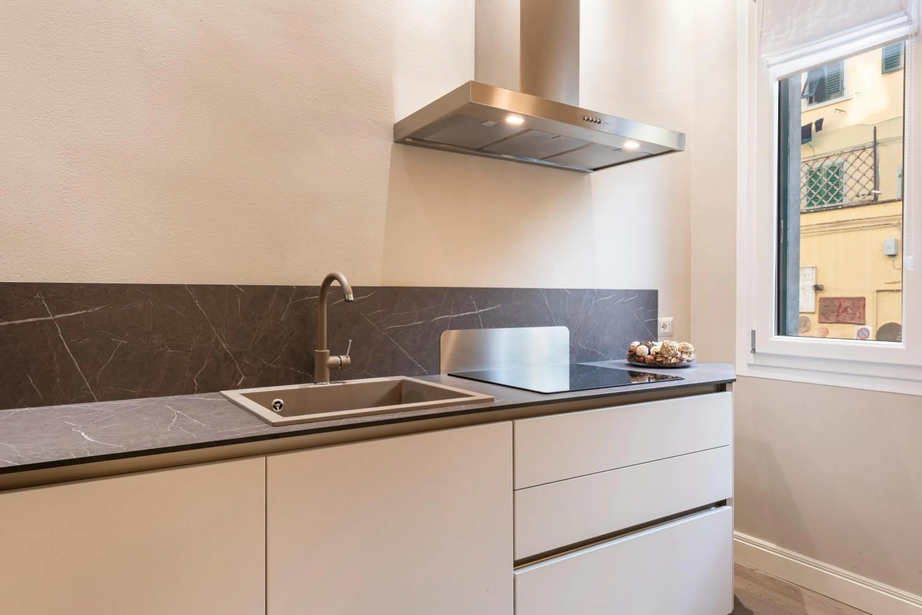 Kitchen or kitchenette in Michelangelo Hideaway by Mmega