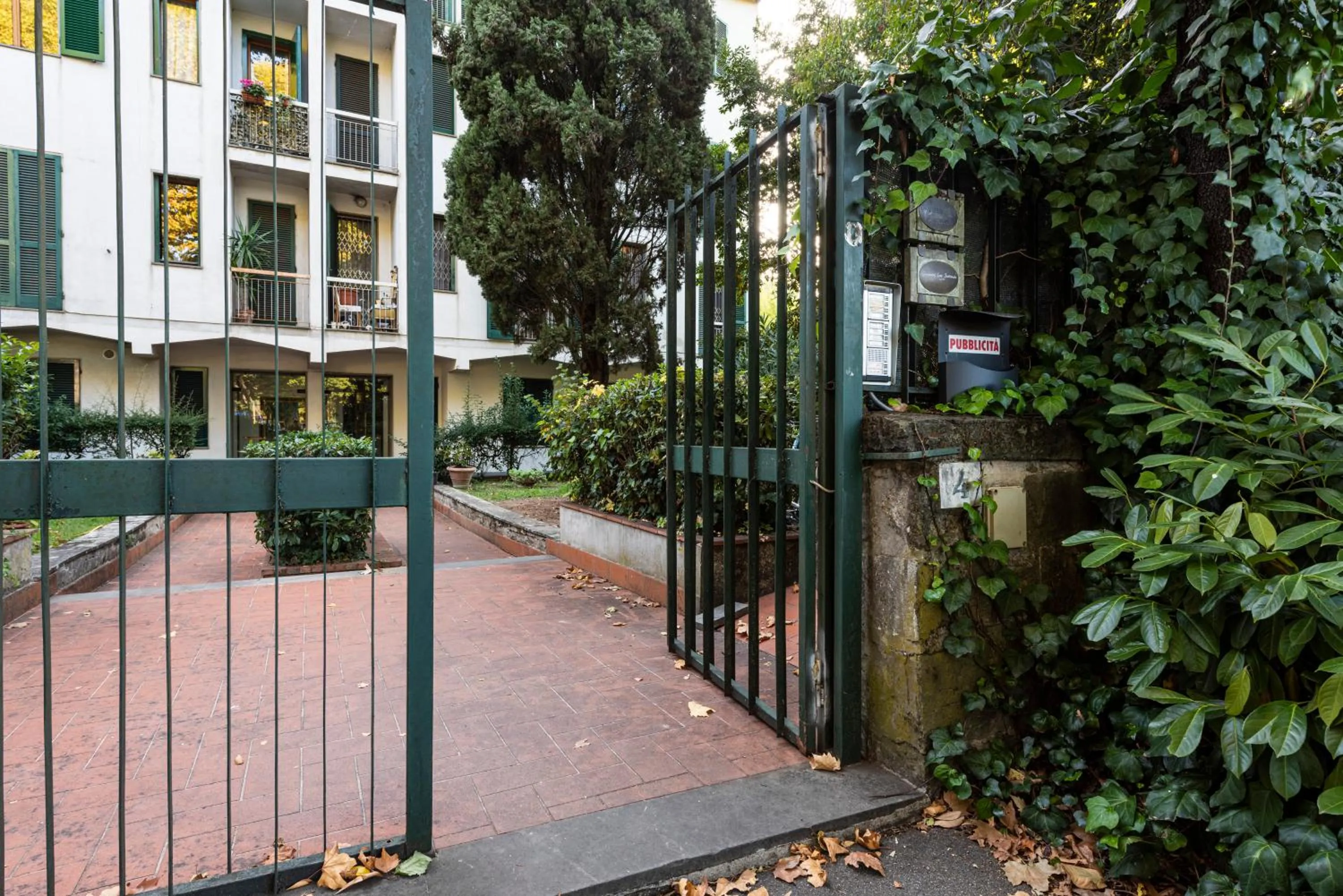 Facade/entrance in Michelangelo Hideaway by Mmega