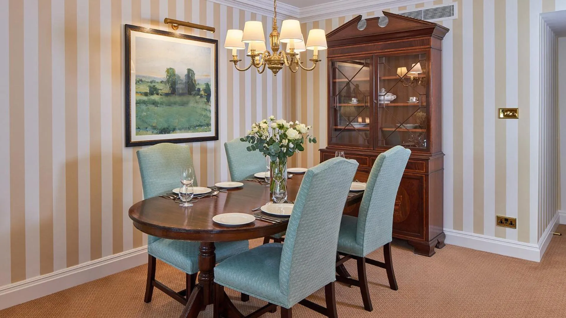 Living room in Cheval Thorney Court at Hyde Park
