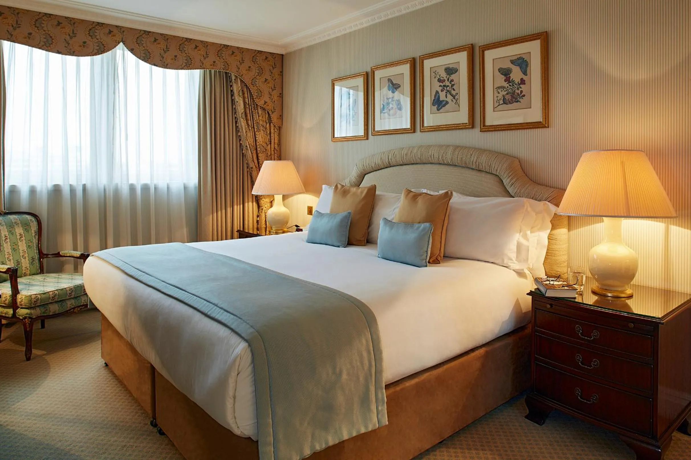 Bed in Cheval Thorney Court at Hyde Park