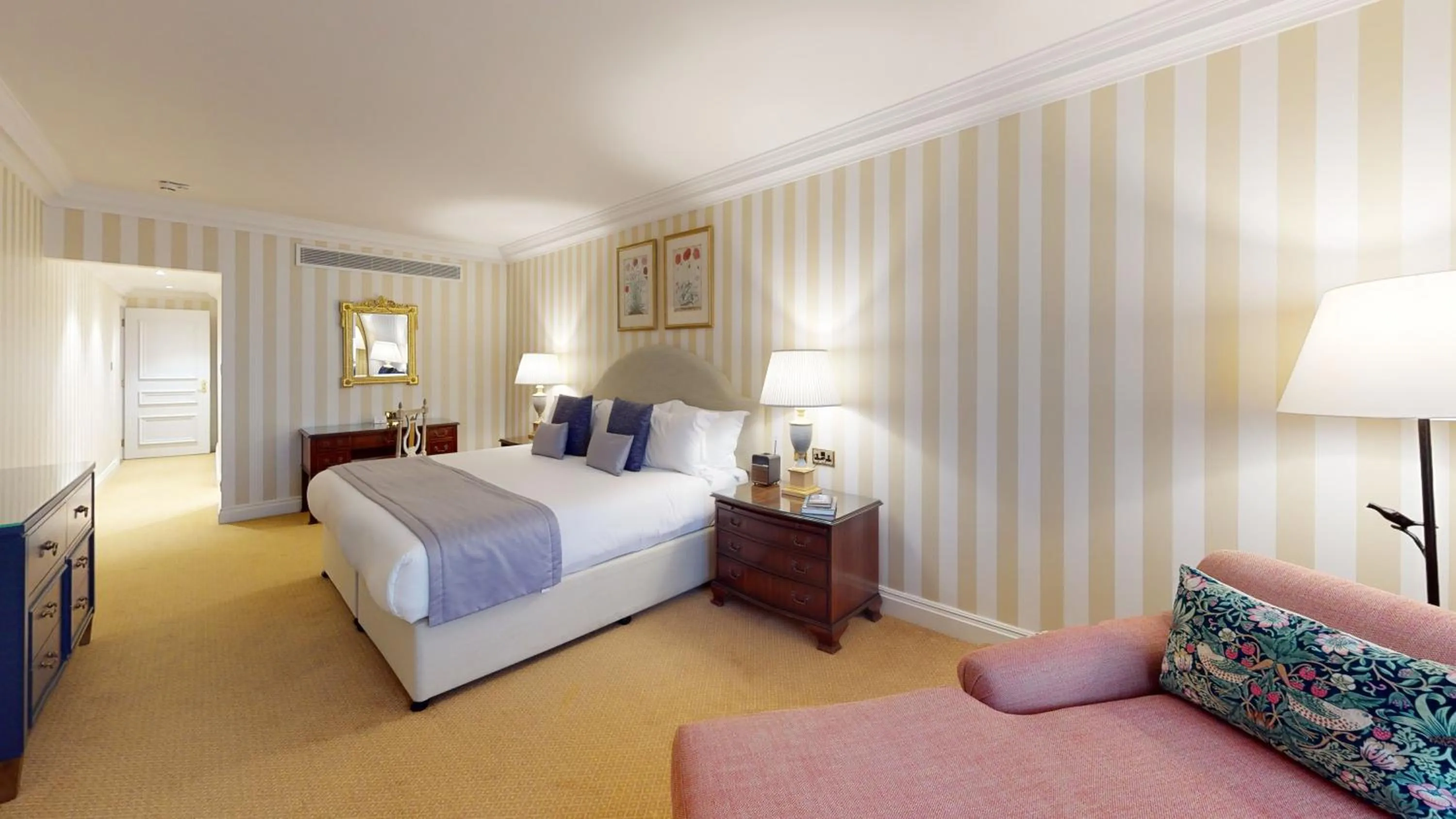 Bed in Cheval Thorney Court at Hyde Park