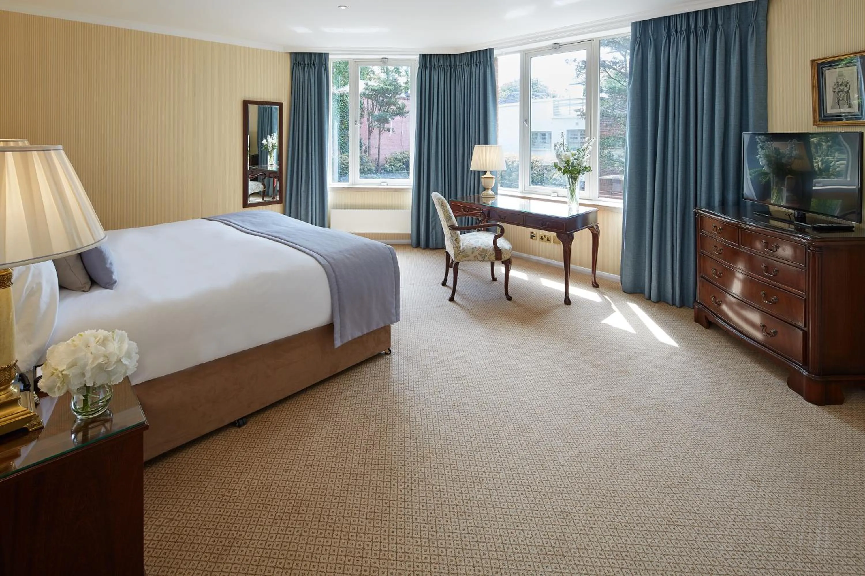 Bed in Cheval Thorney Court at Hyde Park