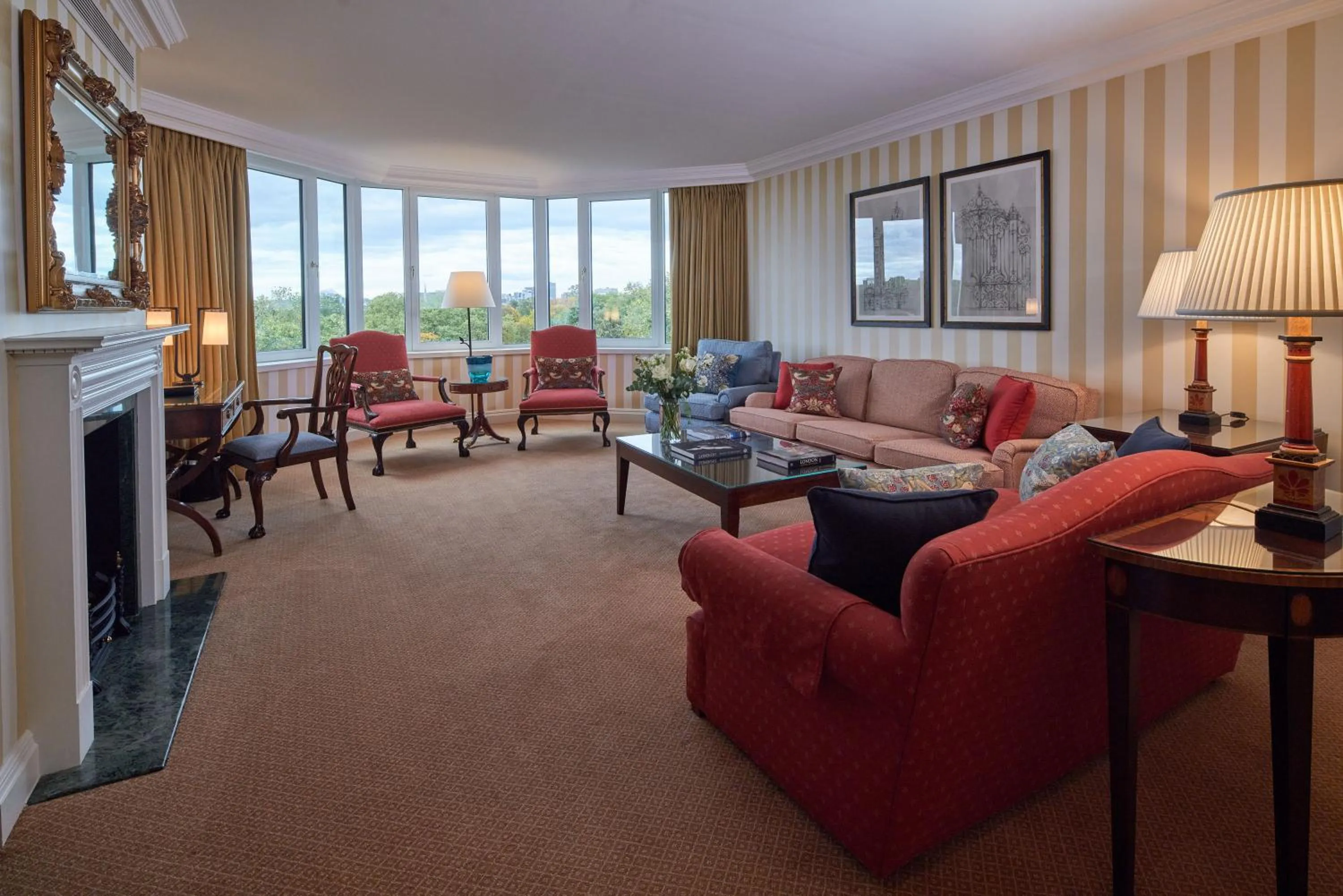 Living room in Cheval Thorney Court at Hyde Park