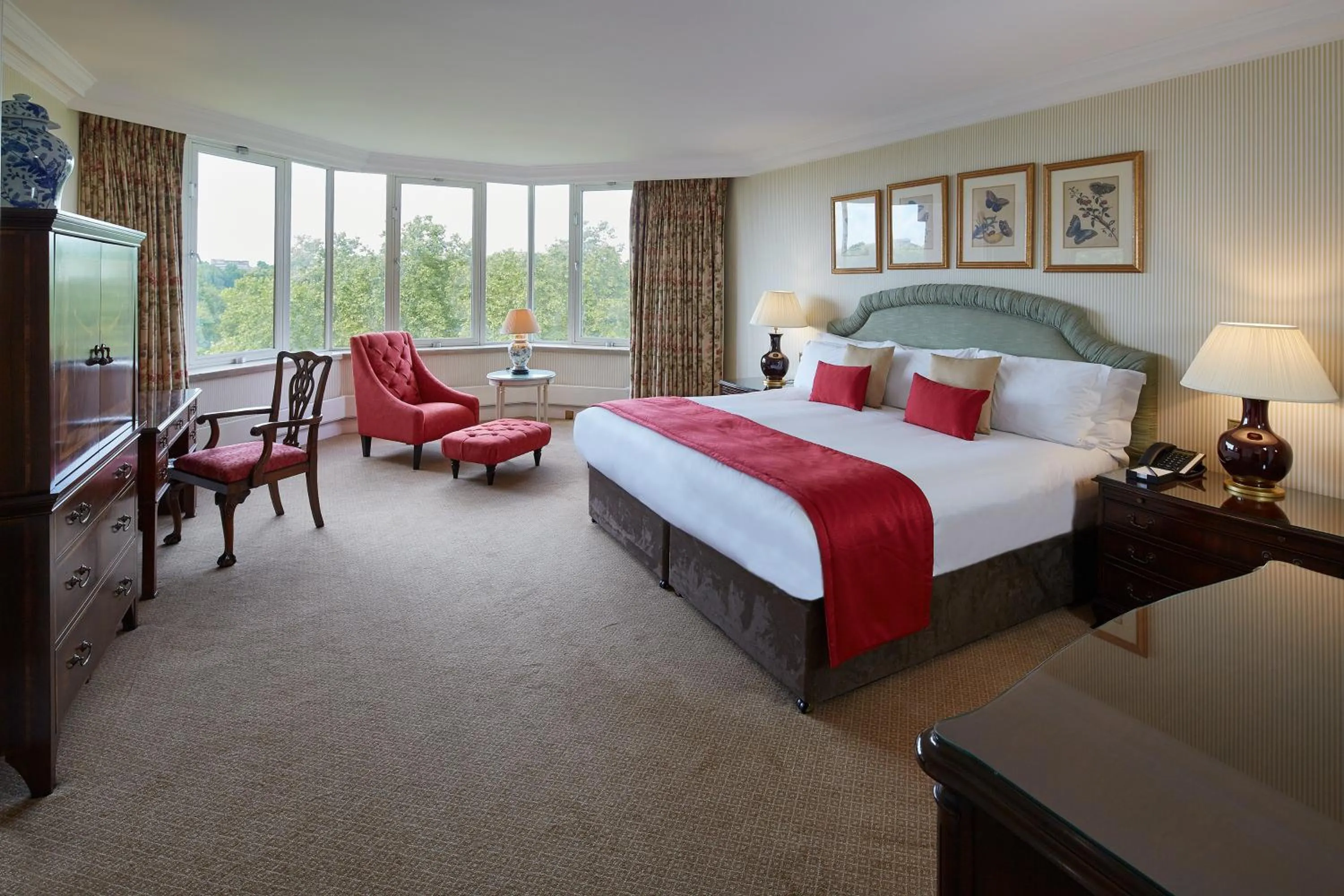 Bed in Cheval Thorney Court at Hyde Park