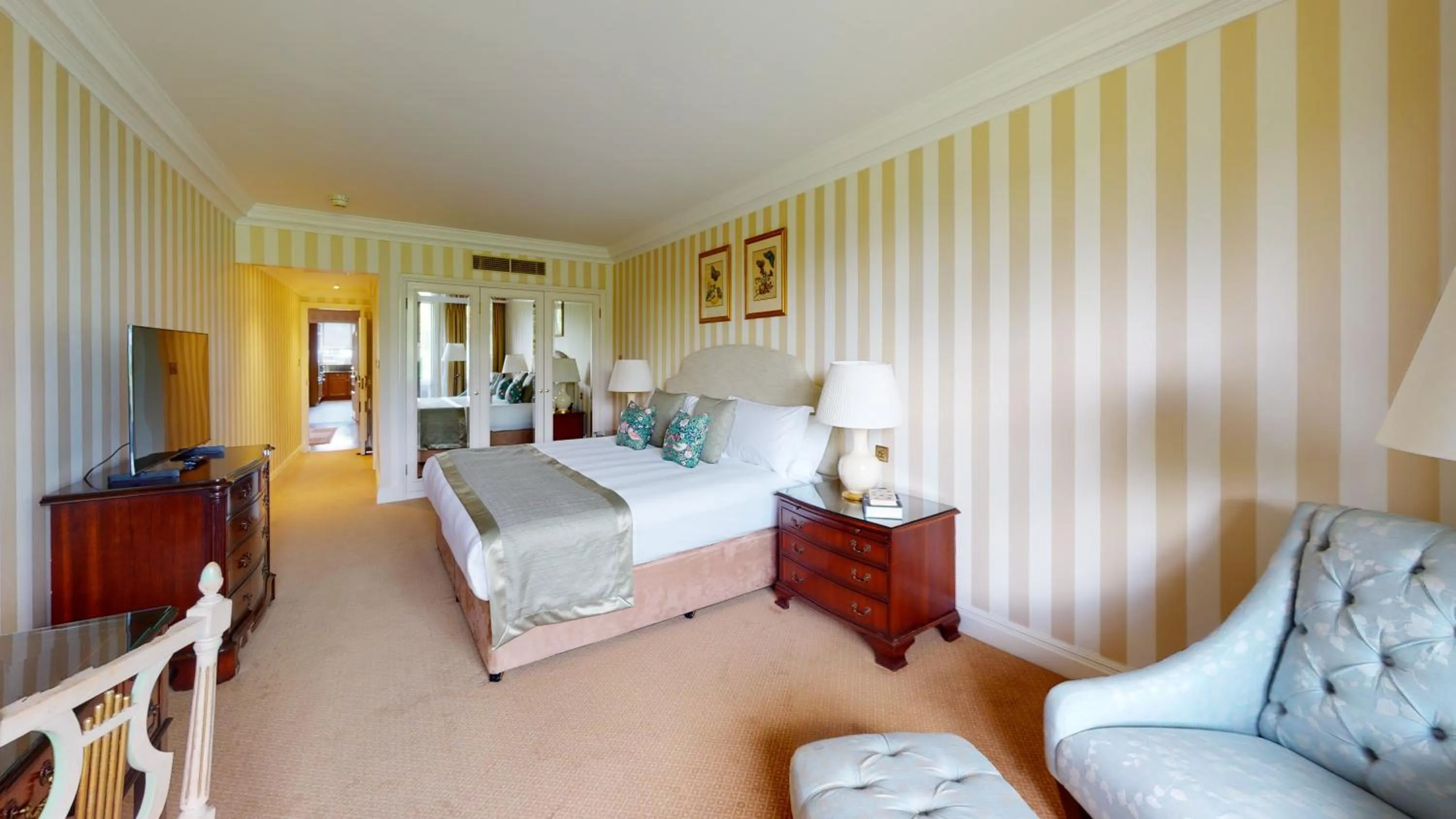 Bed in Cheval Thorney Court at Hyde Park