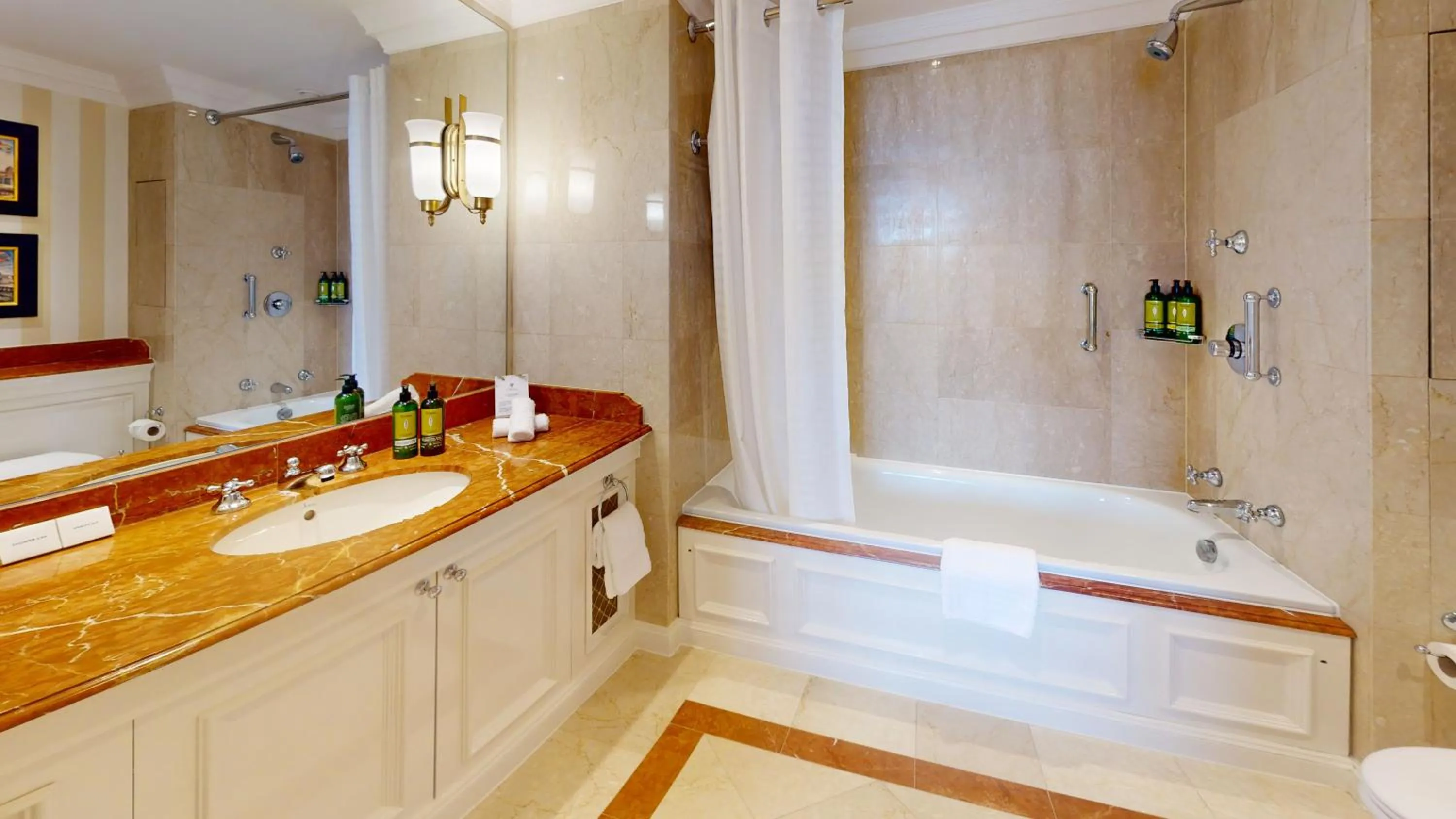 Shower in Cheval Thorney Court at Hyde Park