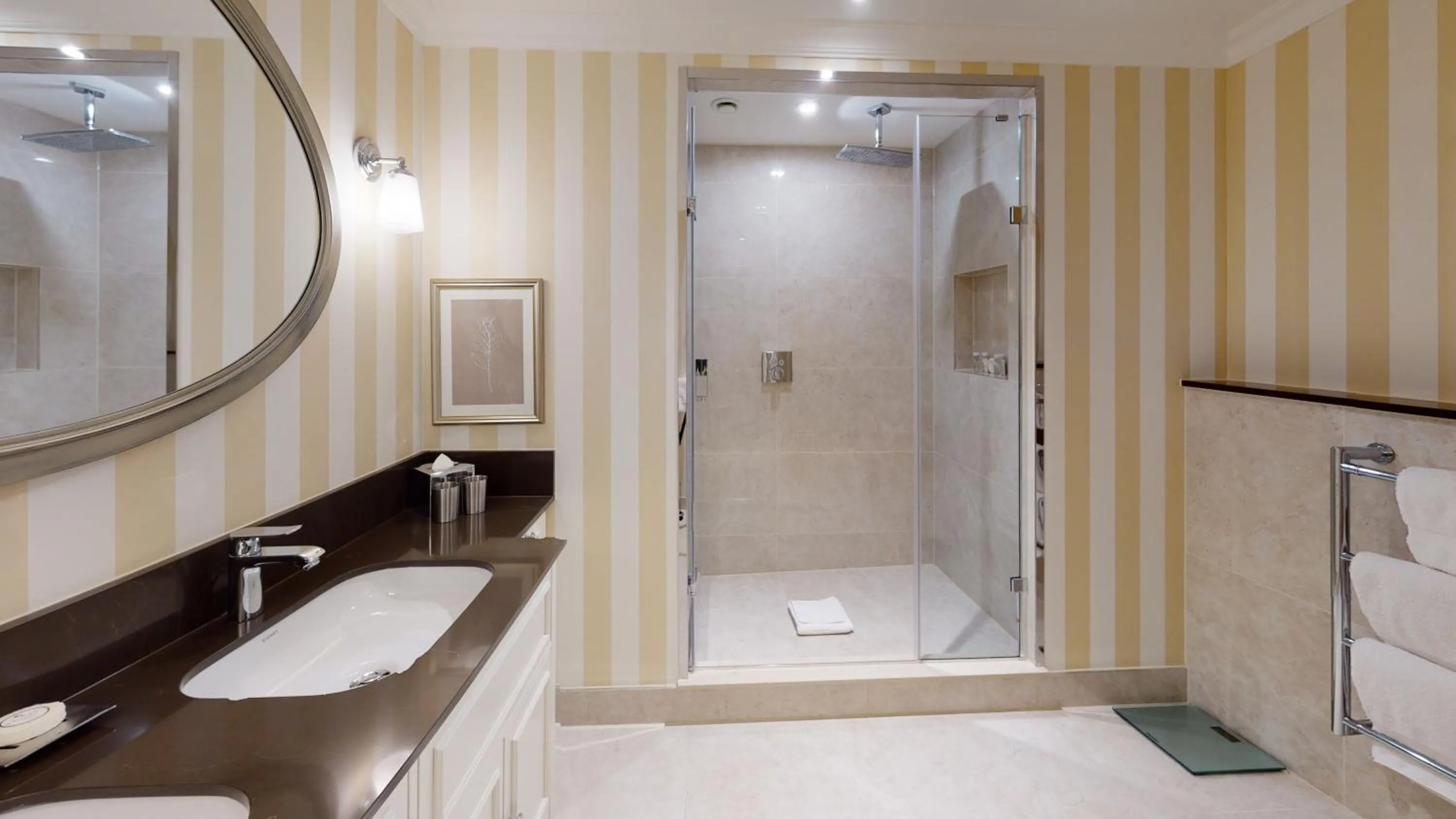 Shower in Cheval Thorney Court at Hyde Park