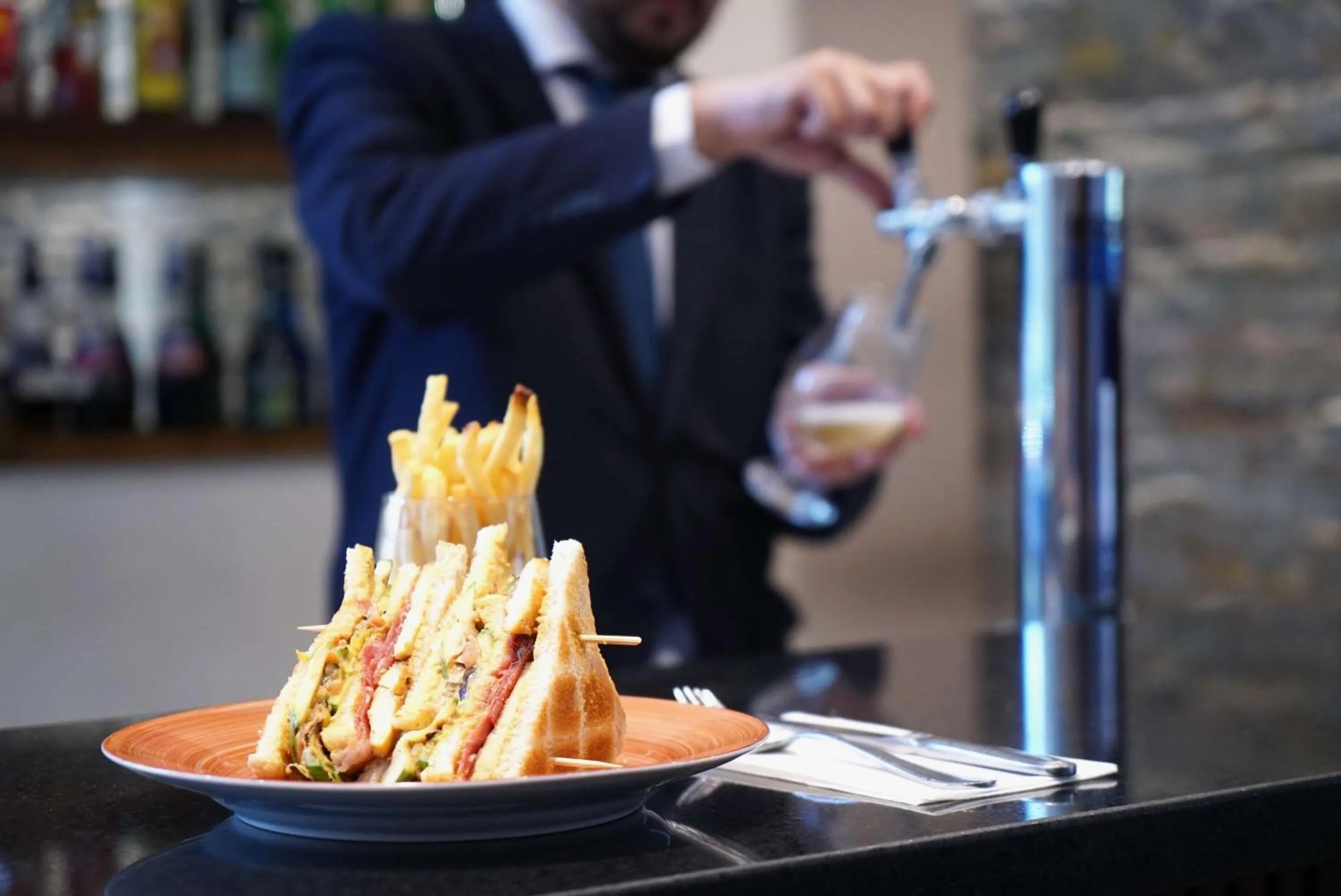 Lounge or bar in NH Mendoza Cordillera