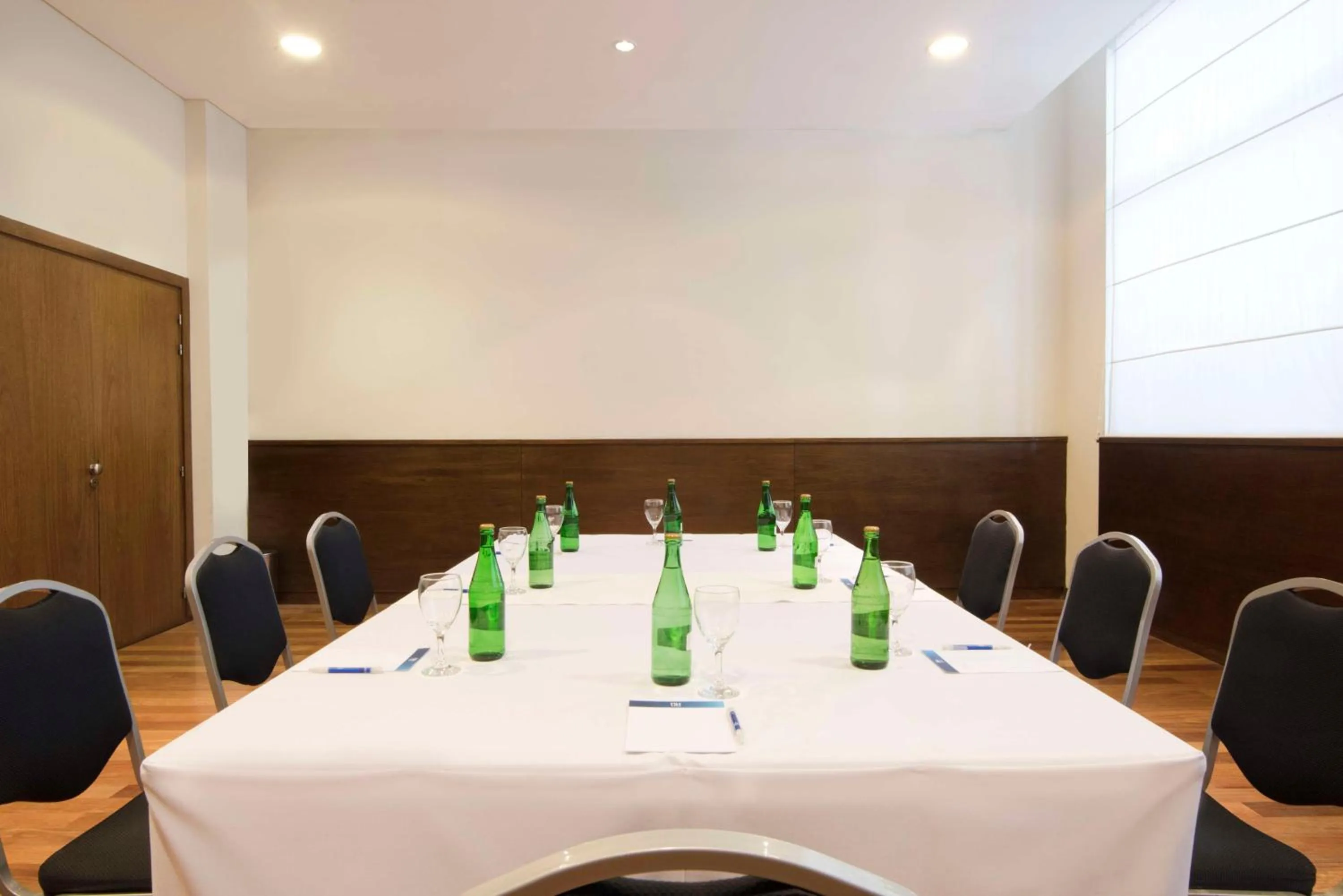 Meeting/conference room in NH Mendoza Cordillera