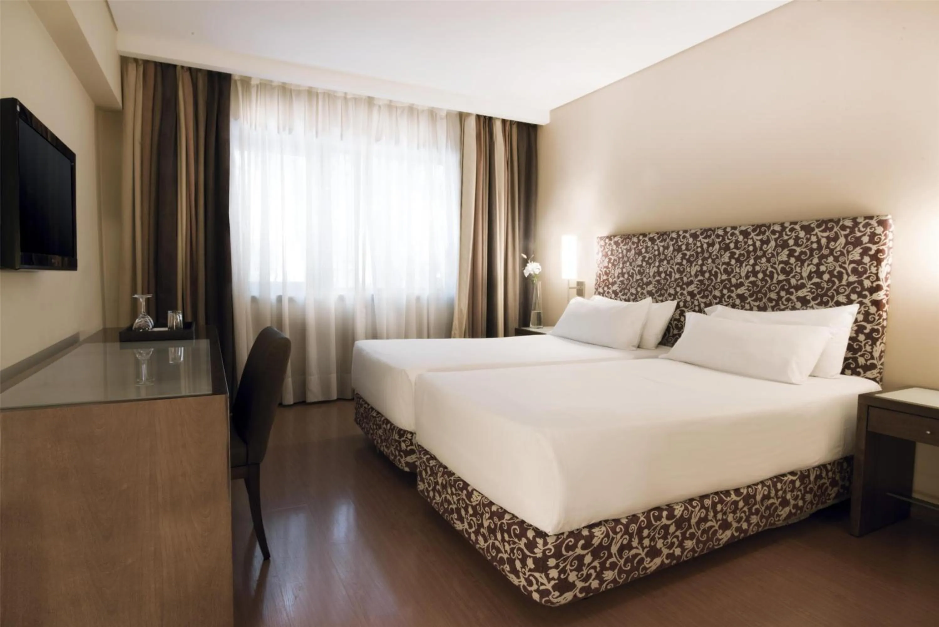 Bedroom, Bed in NH Mendoza Cordillera