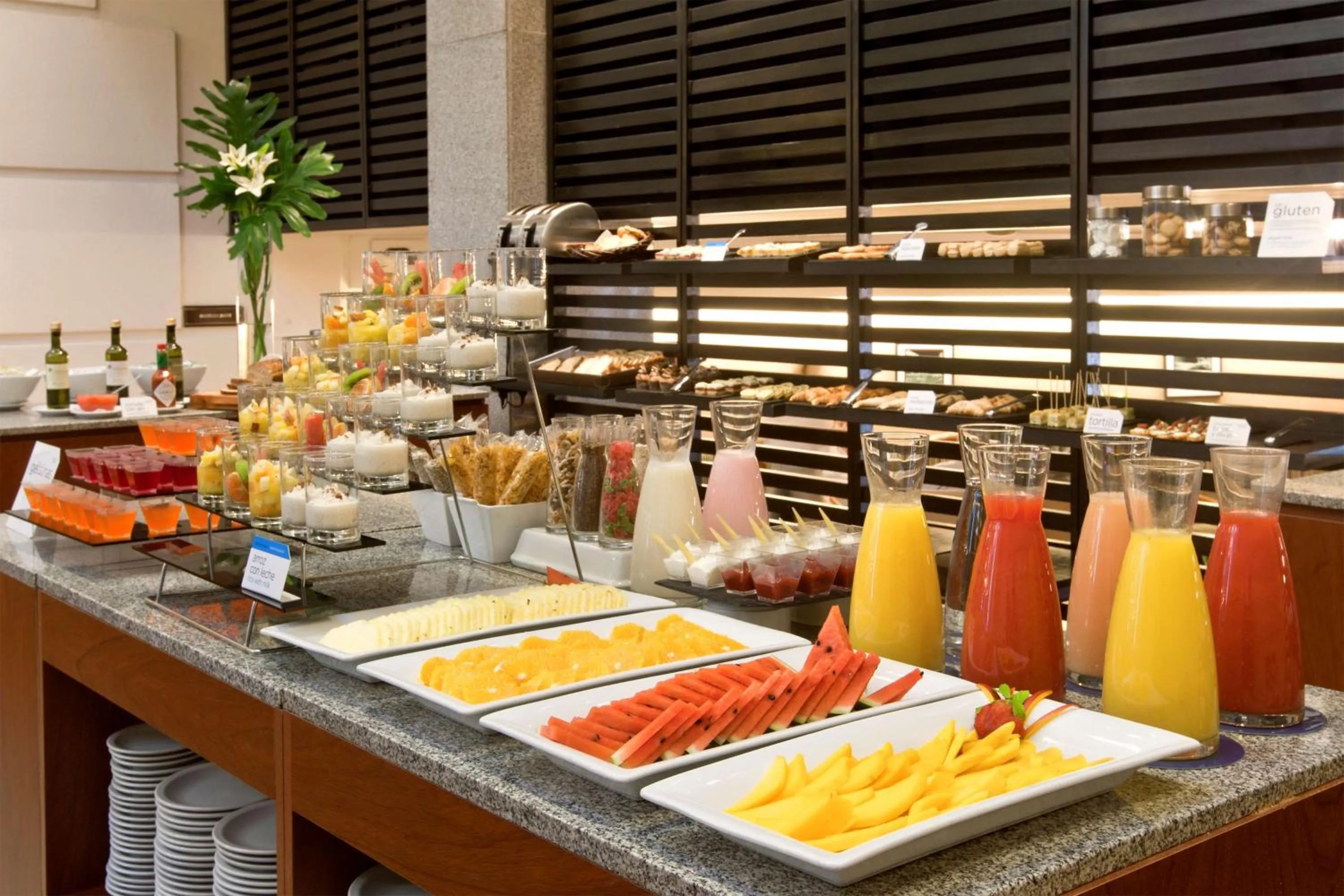 Food and drinks in NH Córdoba Panorama