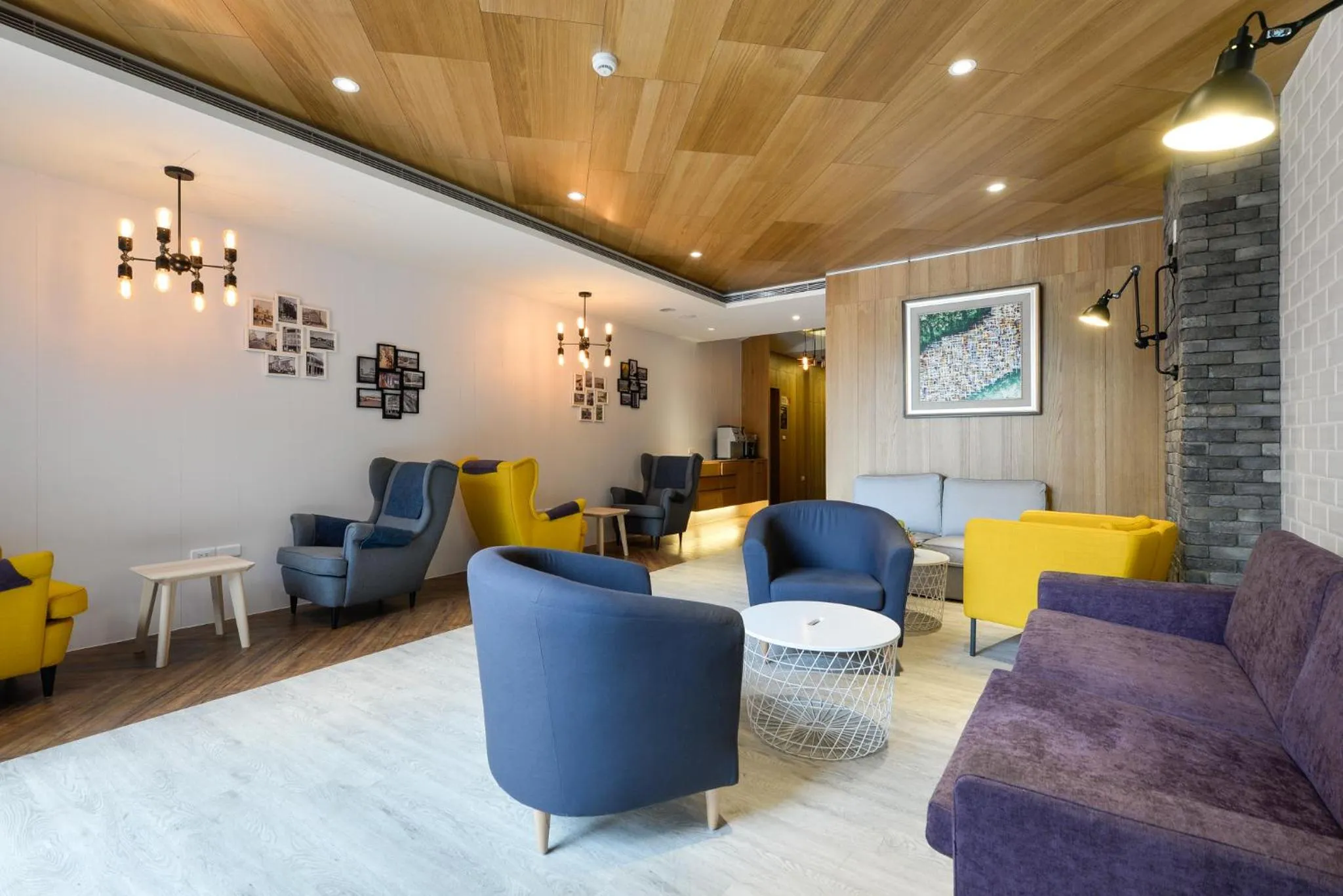 Lobby or reception in R7 Hotel