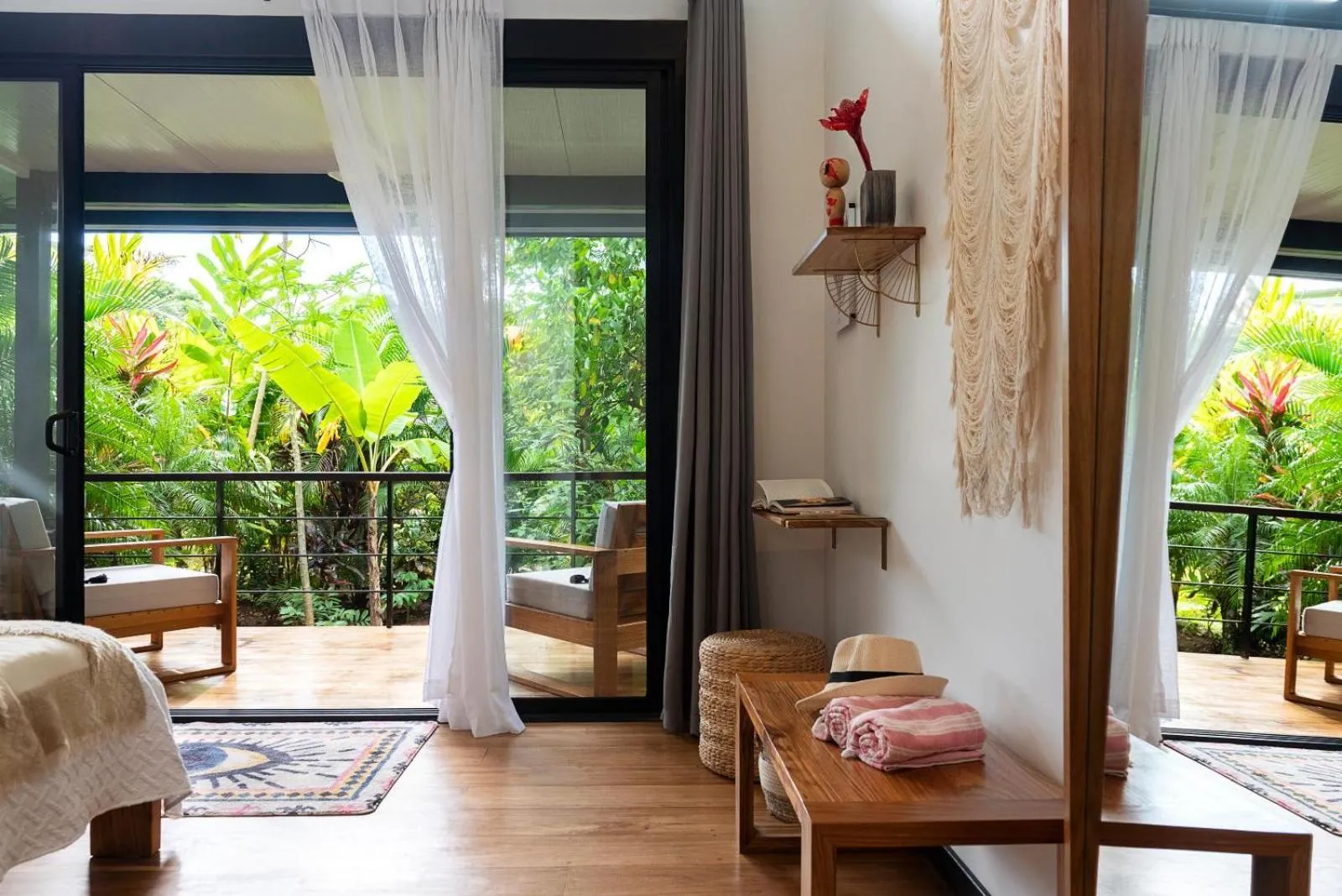 Garden view in La Prometida