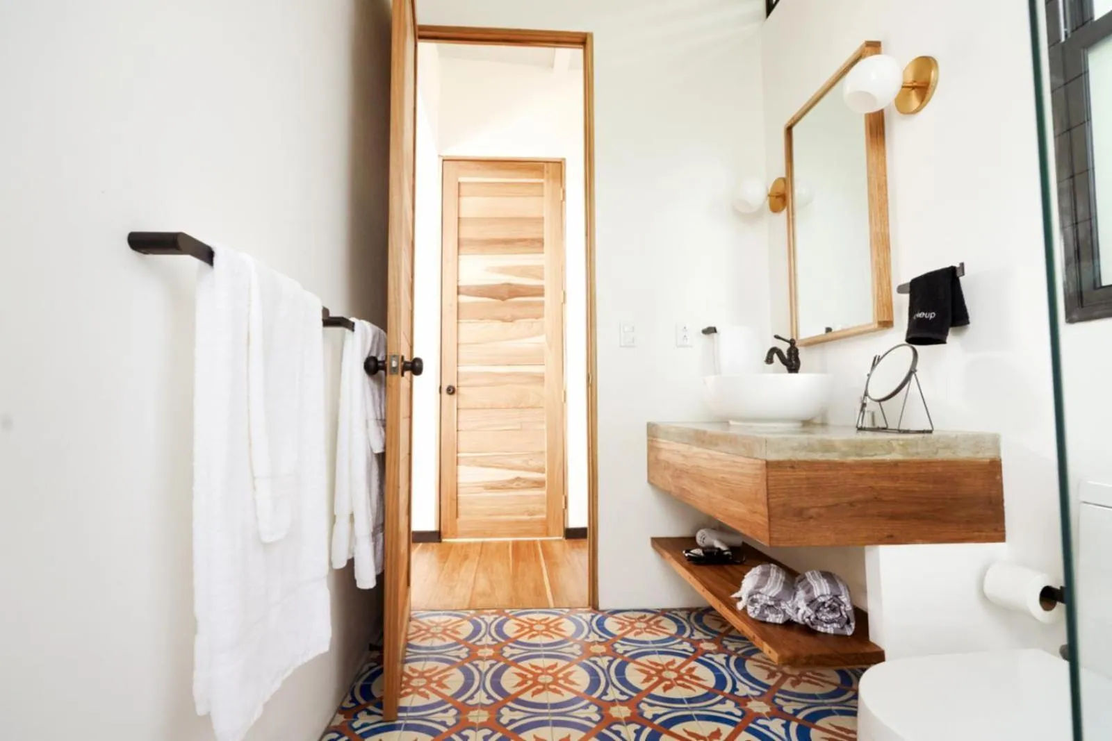 Bathroom in La Prometida