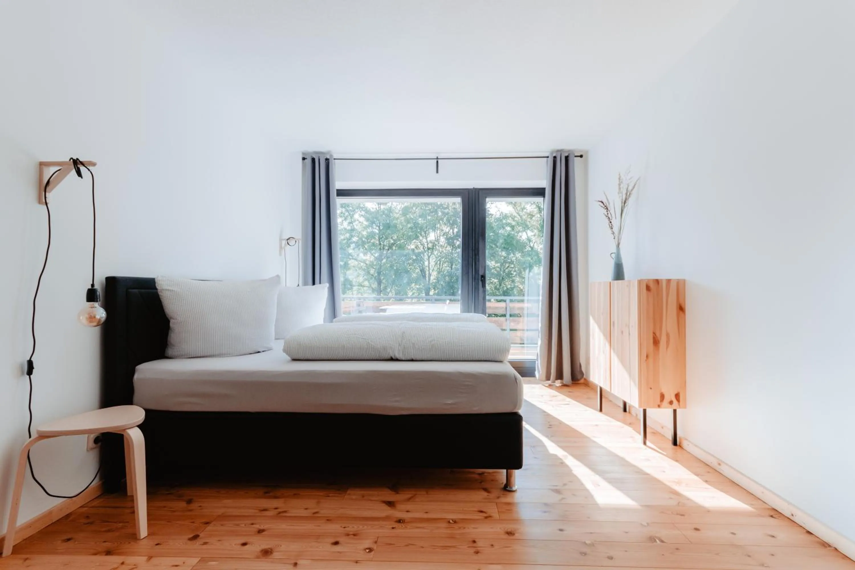 Photo of the whole room, Bed in Granetal.Quartier