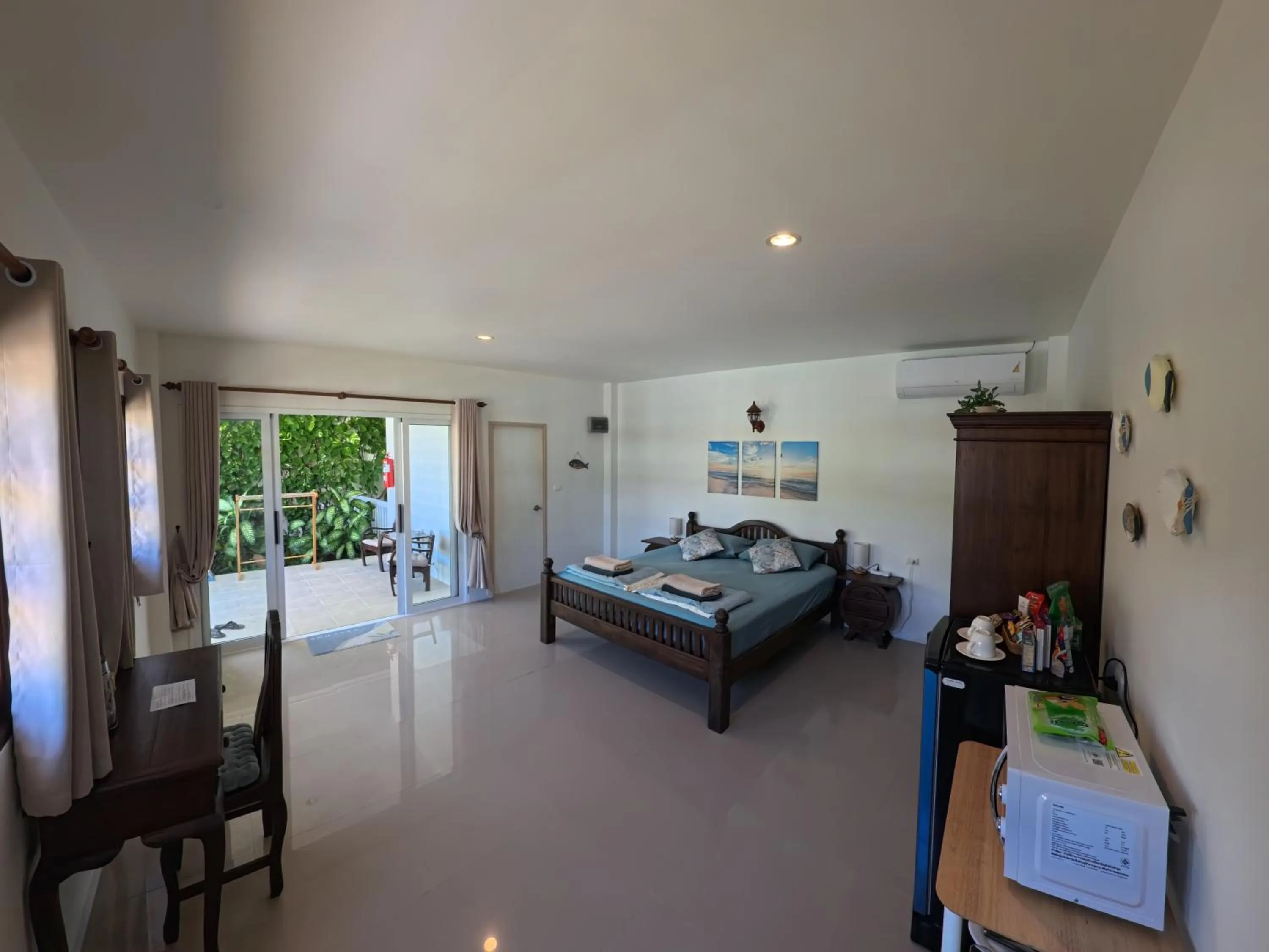 Bed in Villa Colina Khao Lak Rooms and Bungalows - Adults Only