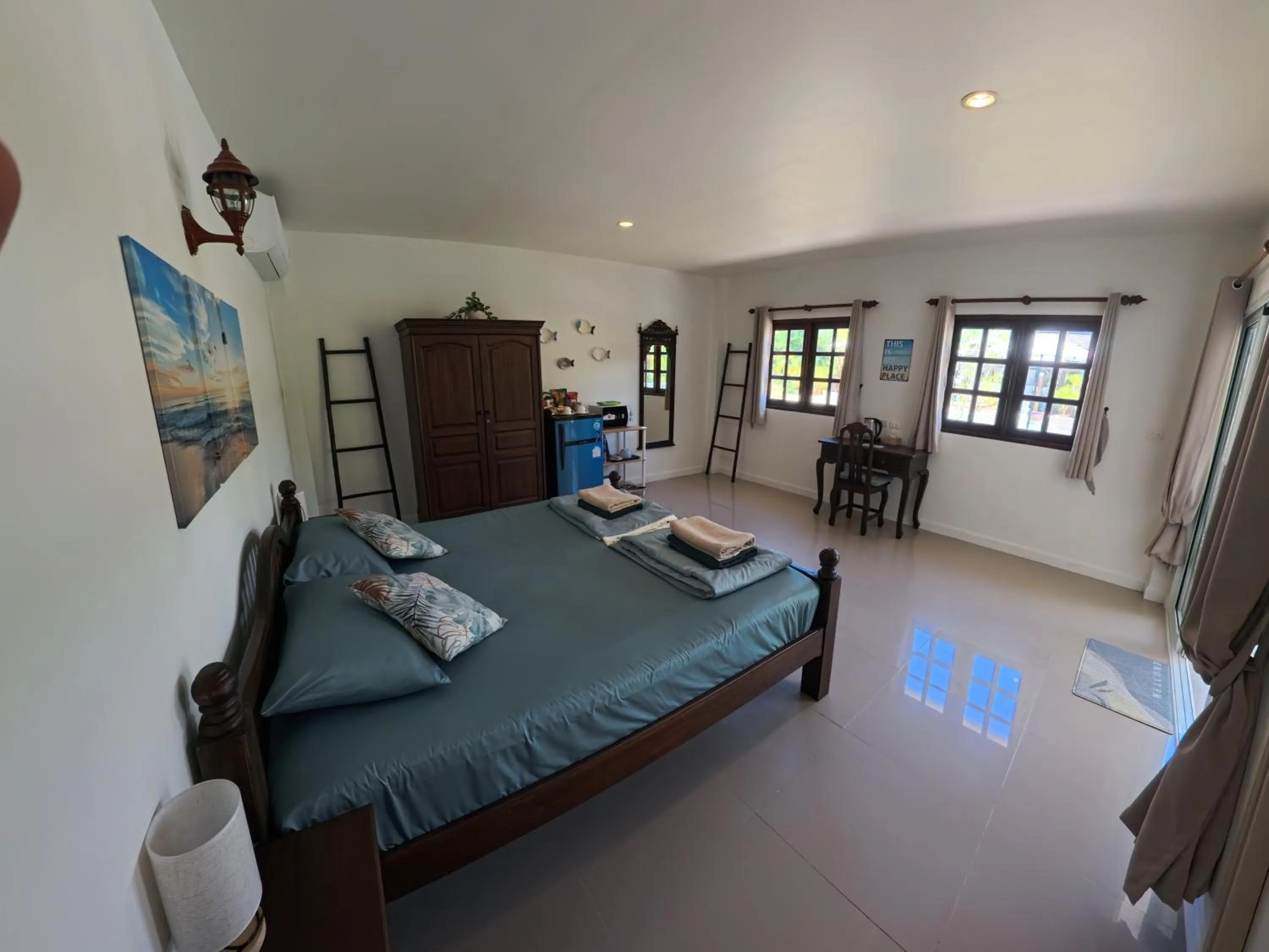Bed in Villa Colina Khao Lak Rooms and Bungalows - Adults Only
