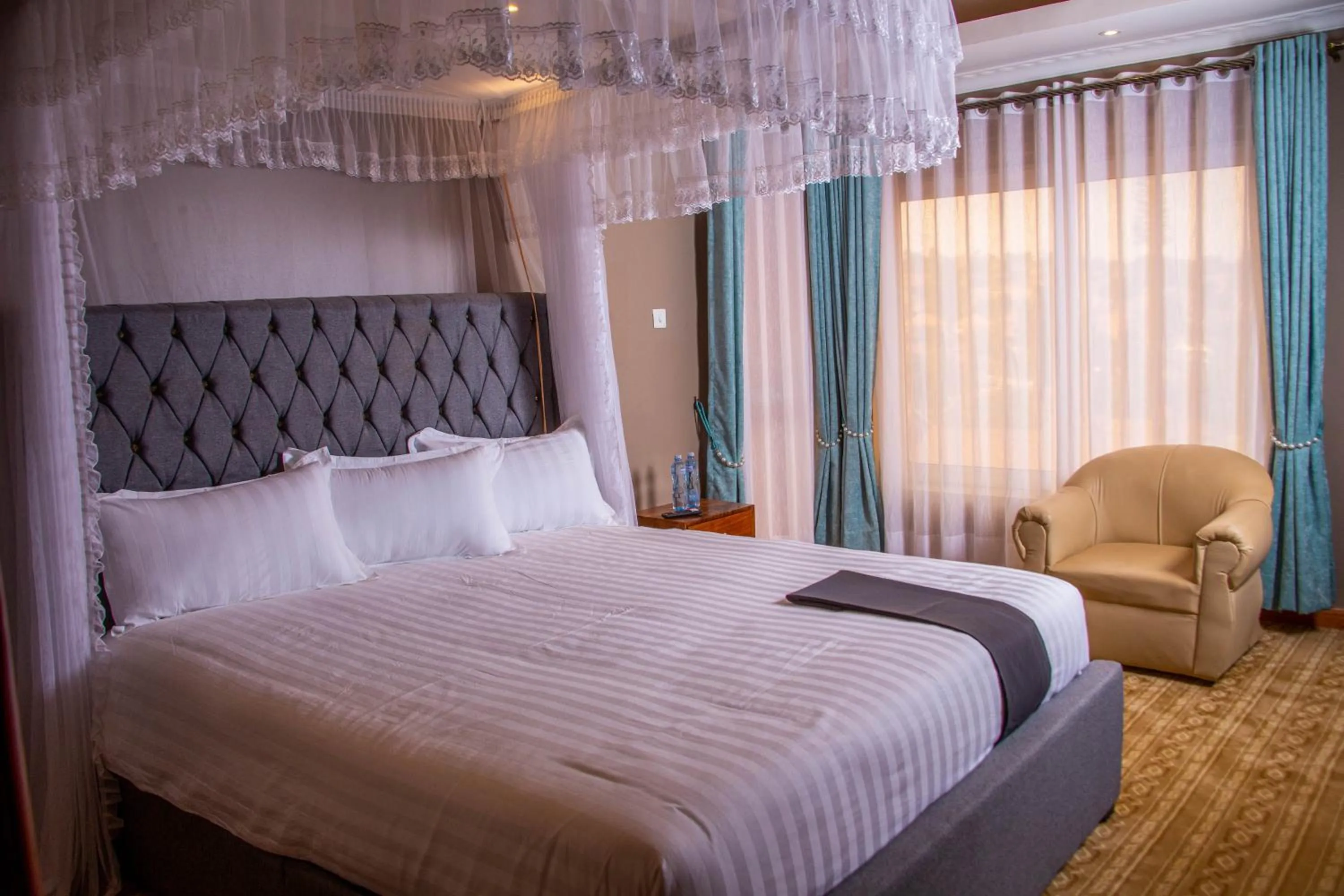 Bedroom, Bed in Lishi Resort Hotel