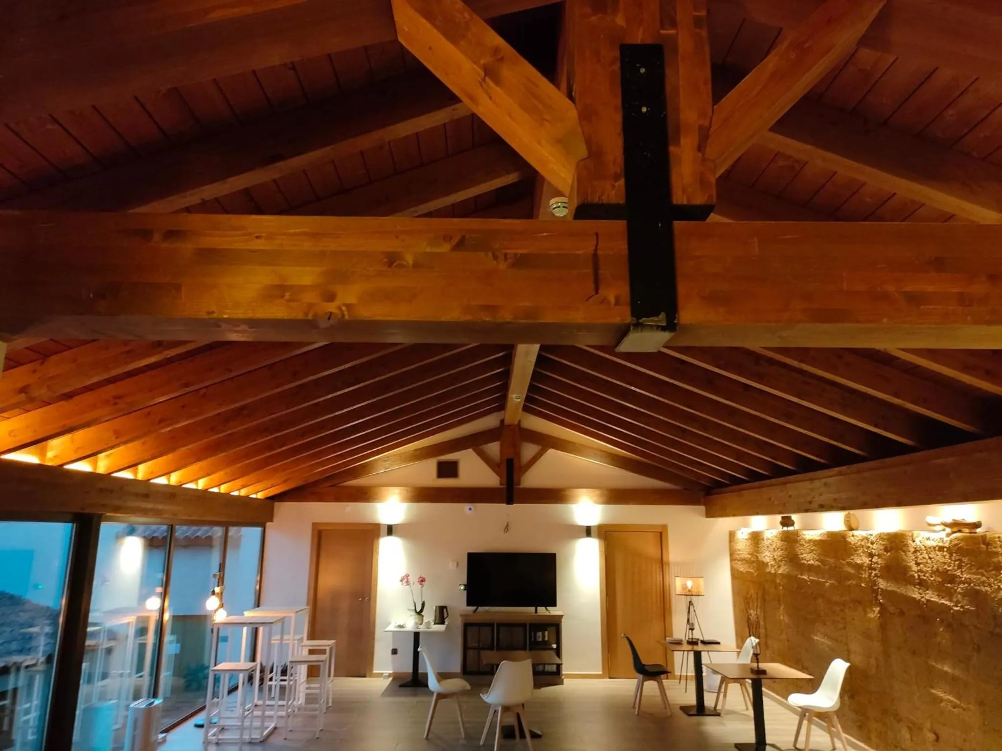 Communal lounge/ TV room in Domus Oncinae