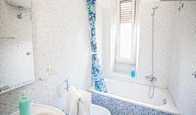 Shower in La Casa Romana