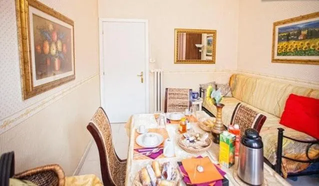 Coffee/tea facilities in La Casa Romana