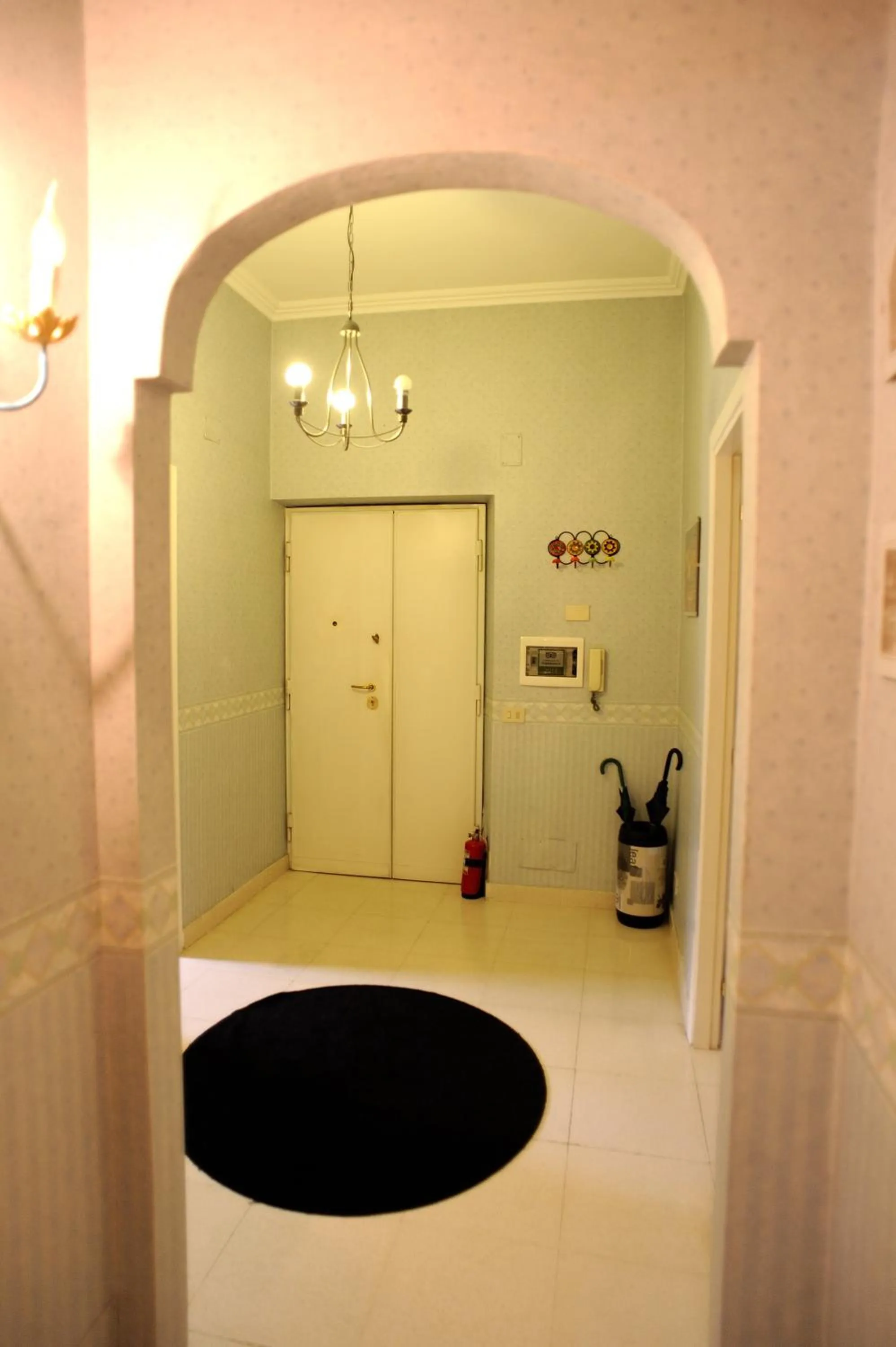 Communal lounge/ TV room in La Casa Romana