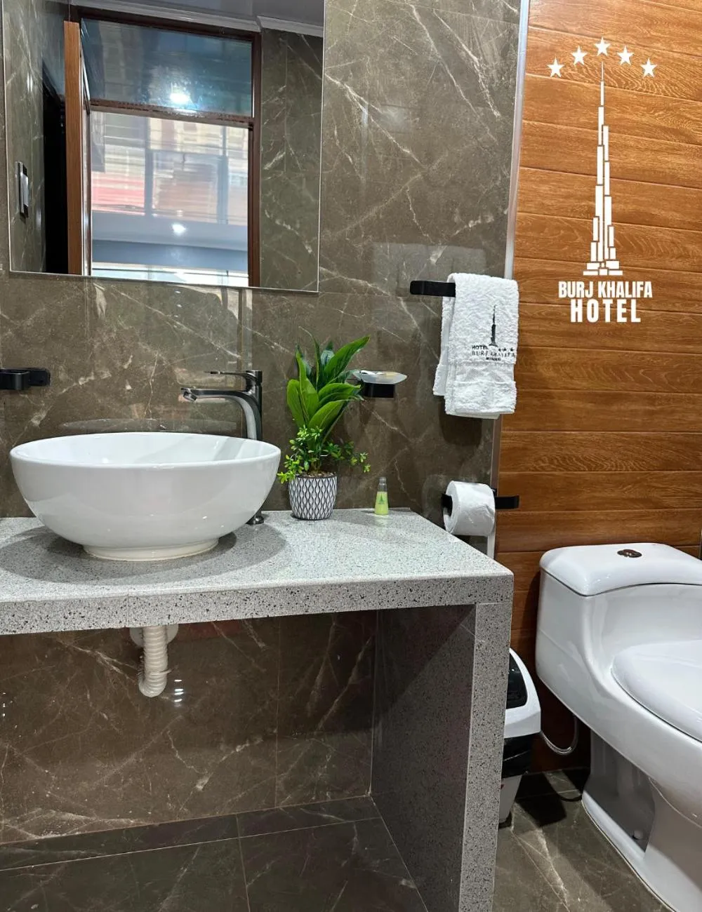 Toilet in Hotel Burj Khalifa