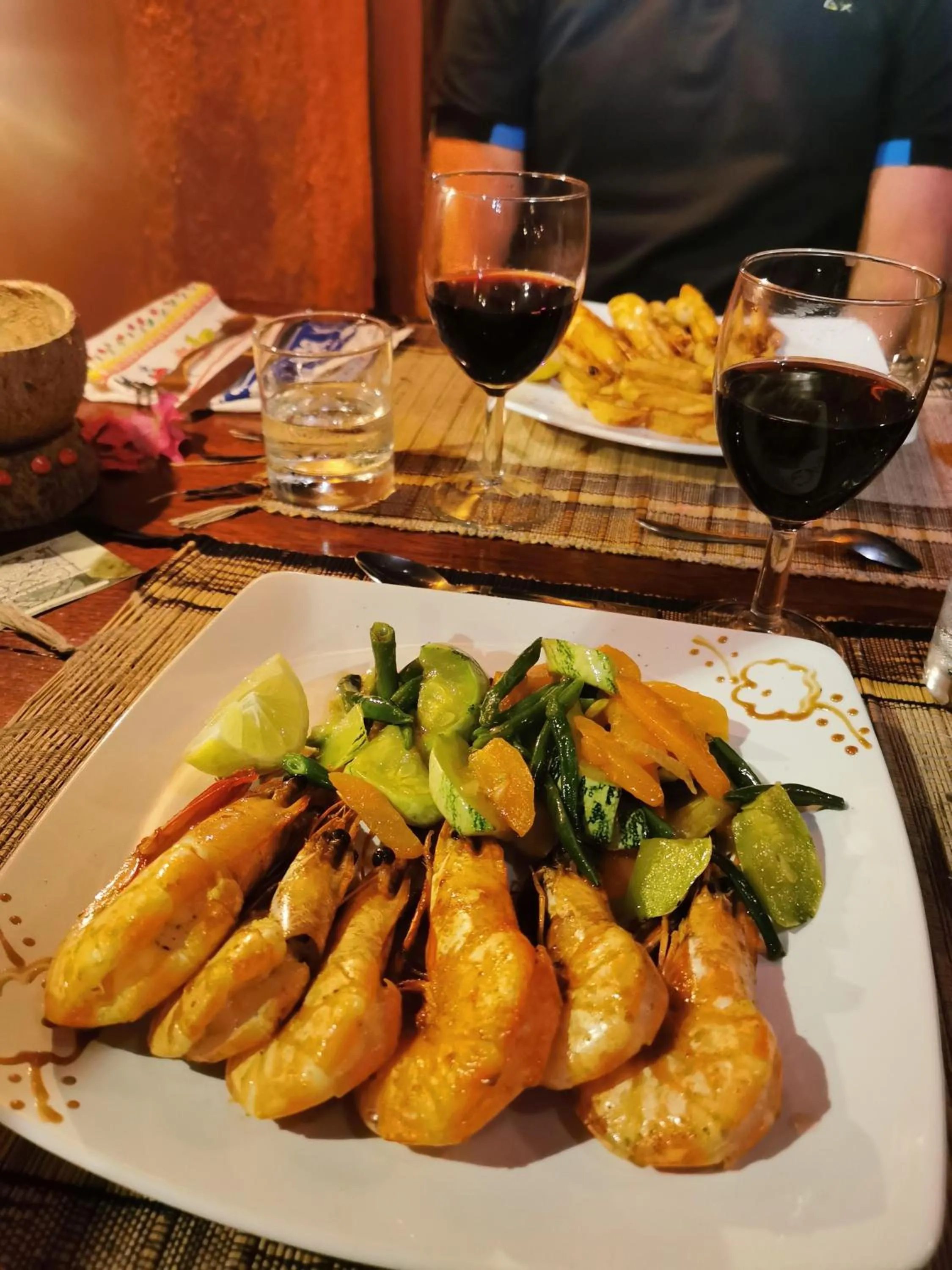 Restaurant/places to eat in Lakana Hotel