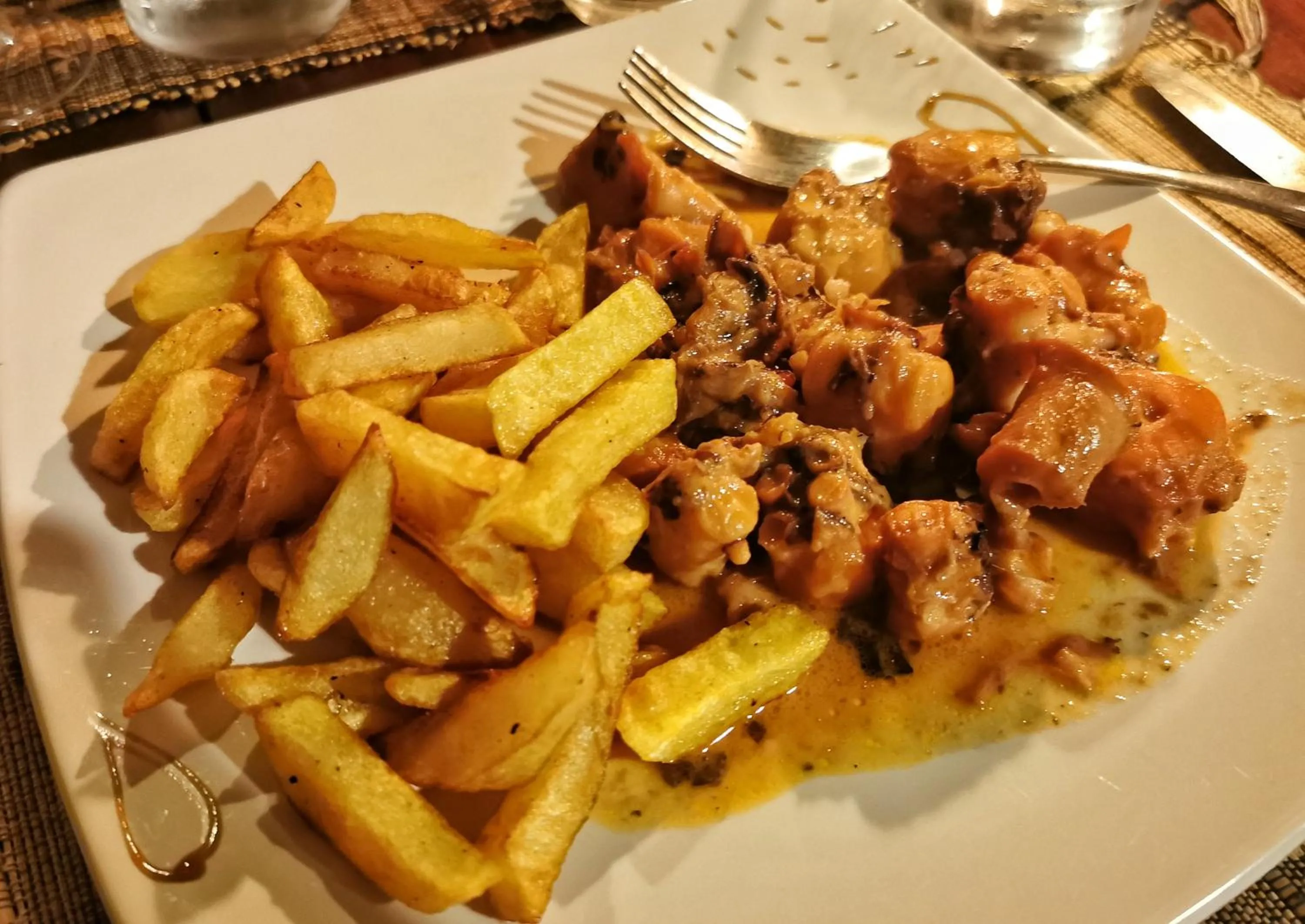 Restaurant/places to eat in Lakana Hotel