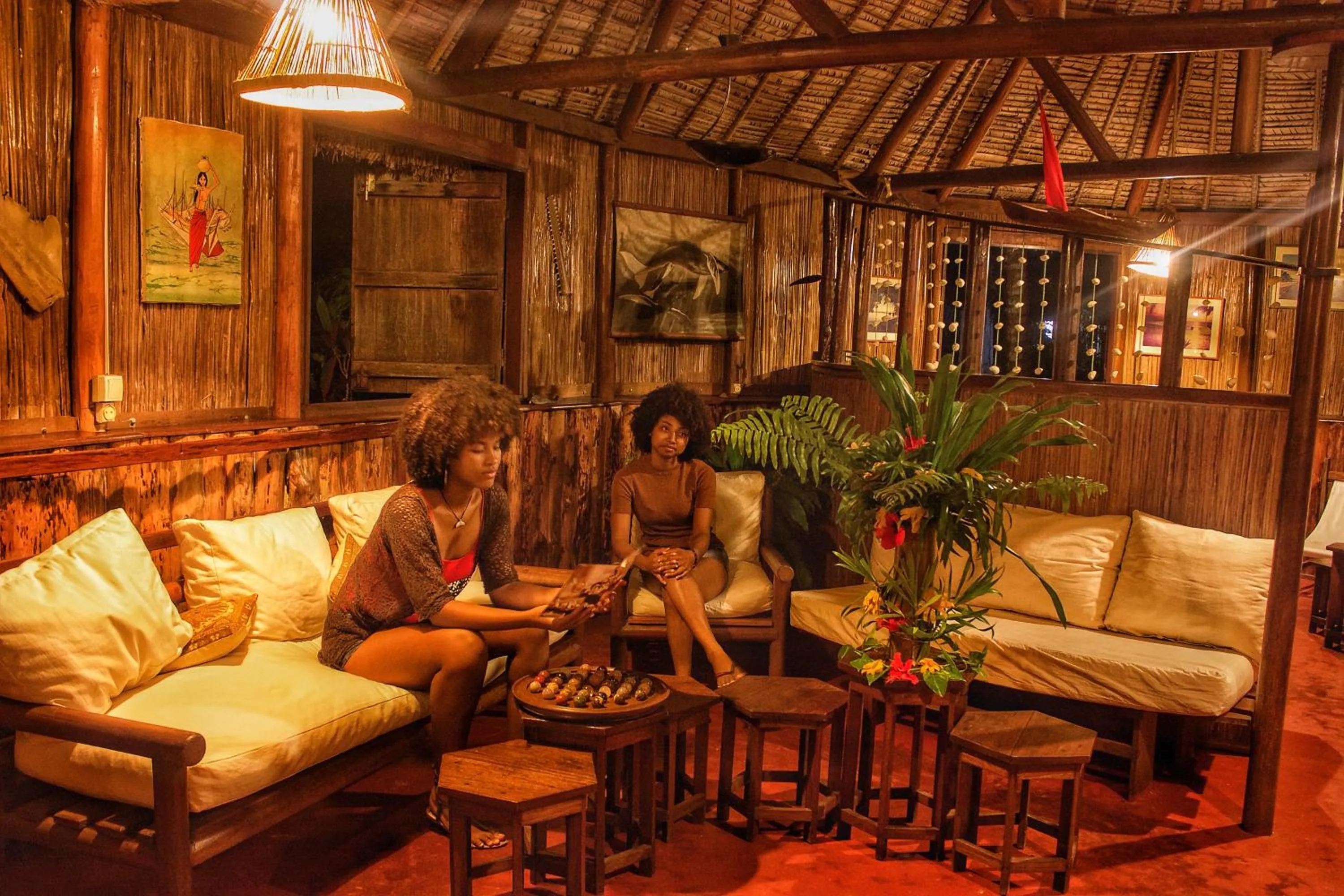 Communal lounge/ TV room in Lakana Hotel