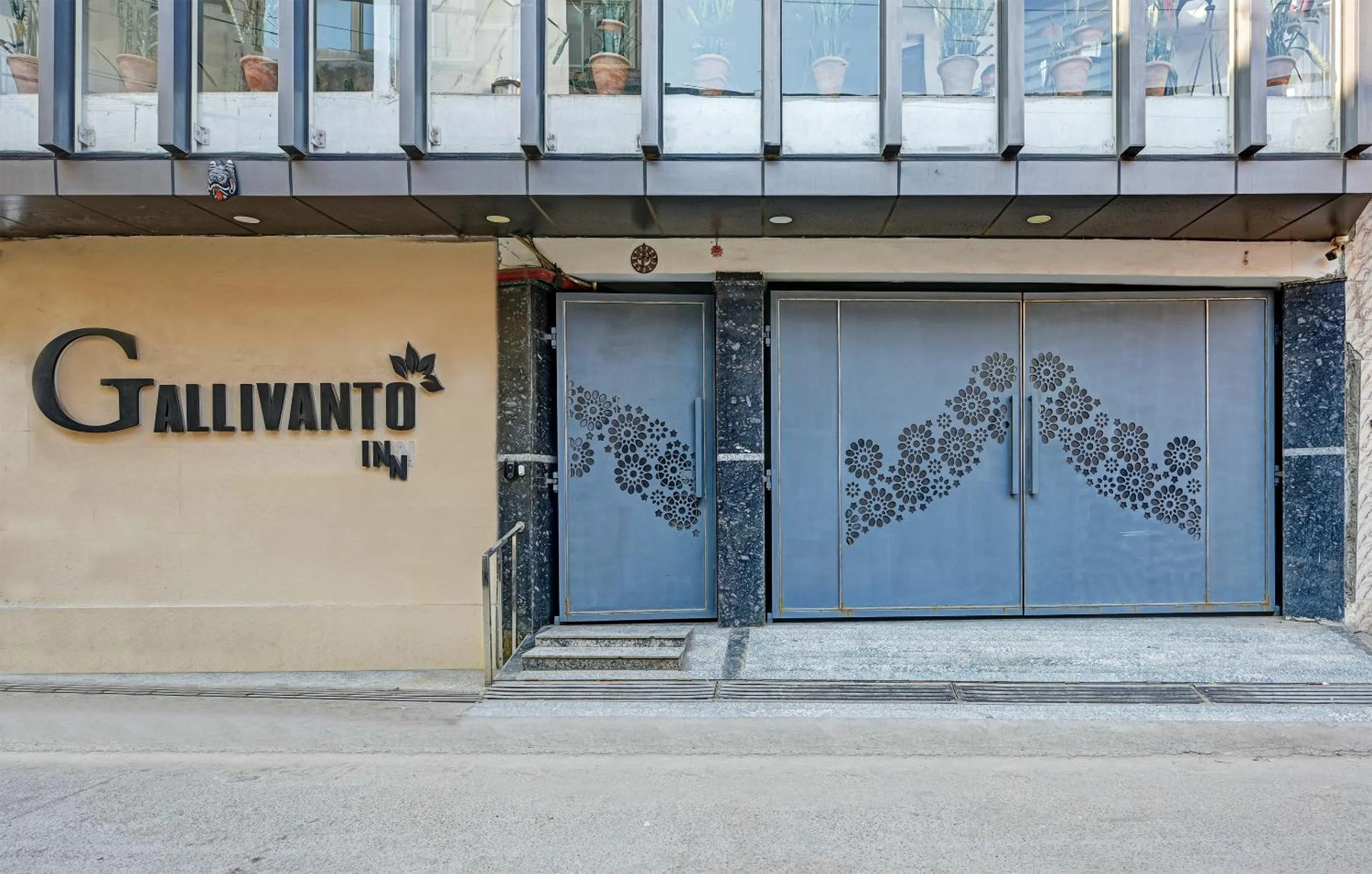 Facade/entrance in Gallivanto Inn