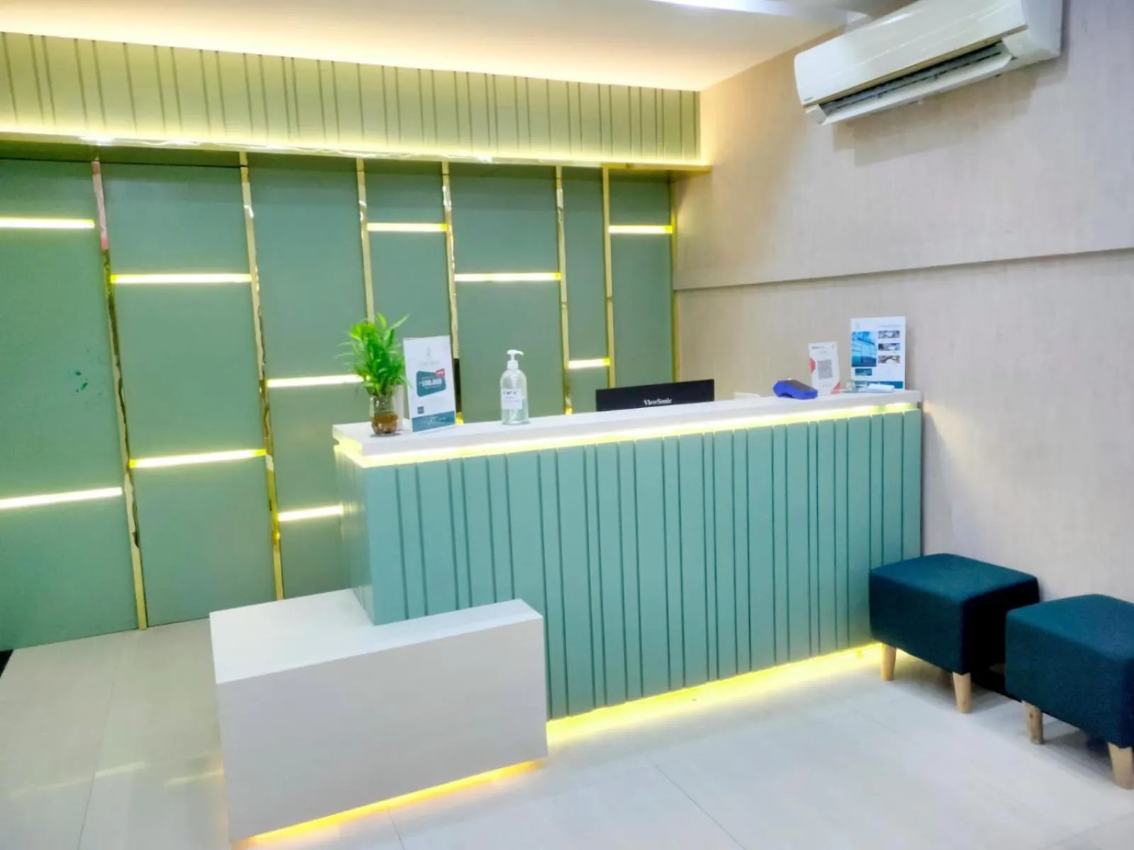 Lobby or reception in LEAF HoteL