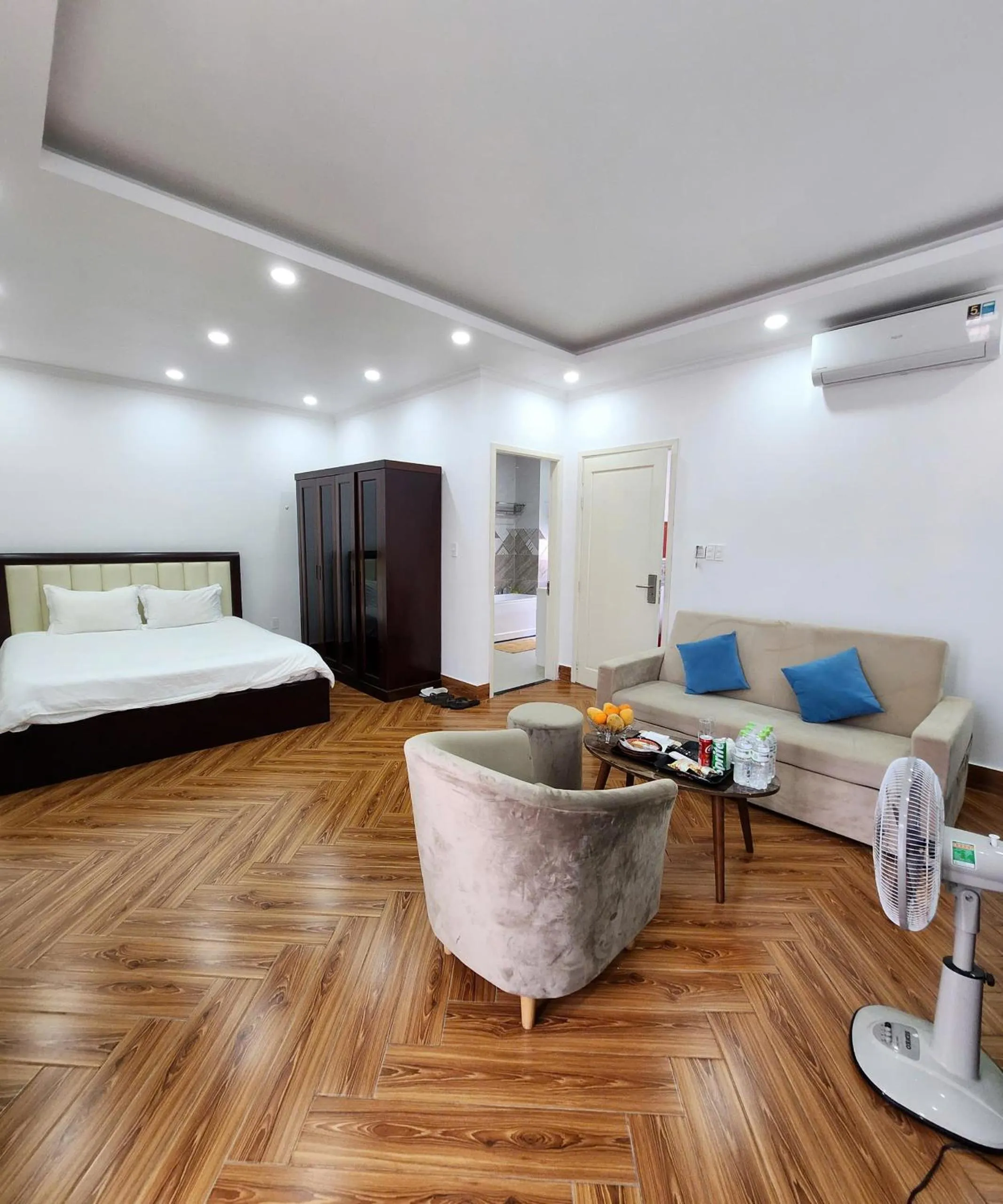 Seating area, Bed in BREAKING DAWN- TAEYANG Hotel Phú Quốc