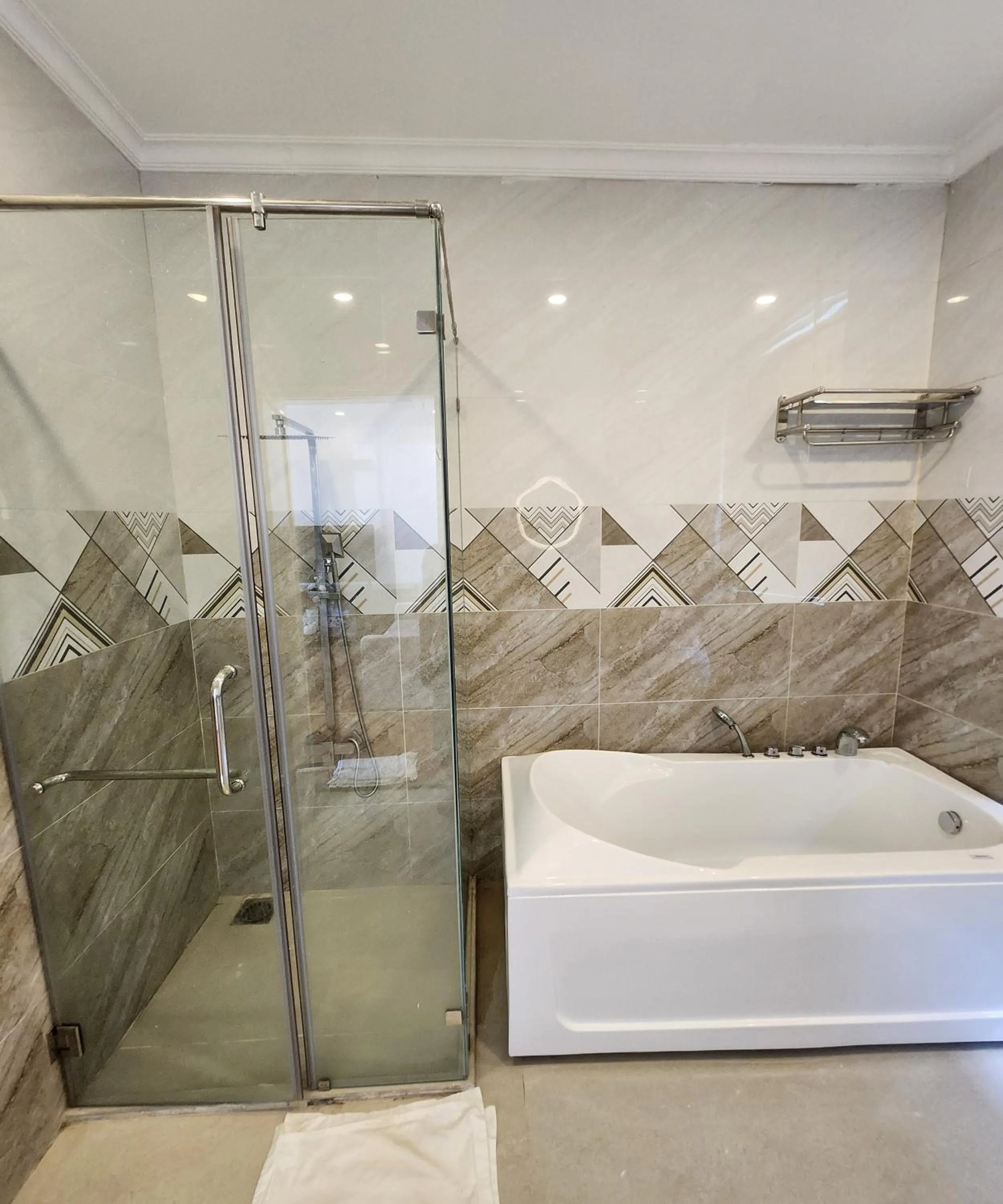 Shower in BREAKING DAWN- TAEYANG Hotel Phú Quốc