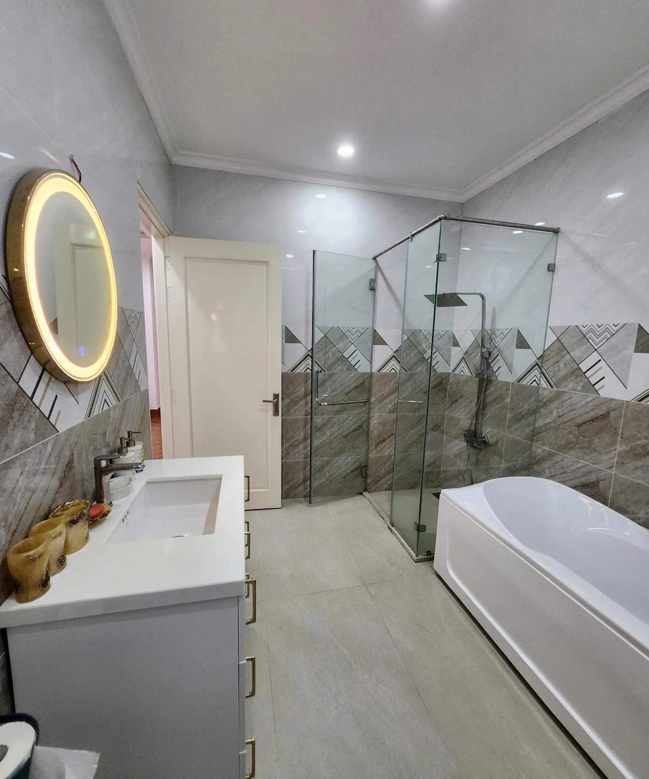 Shower in BREAKING DAWN- TAEYANG Hotel Phú Quốc