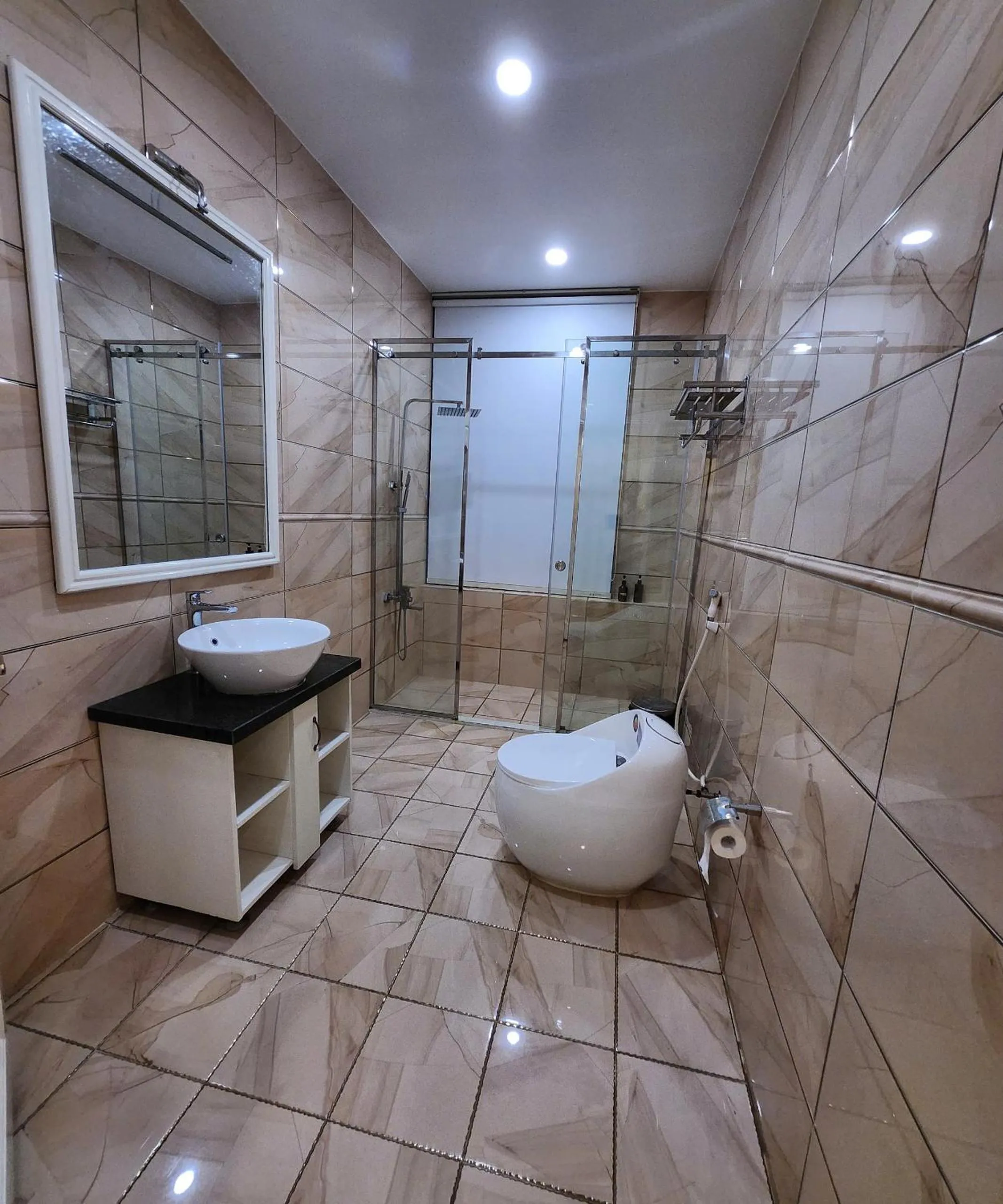 Shower in BREAKING DAWN- TAEYANG Hotel Phú Quốc