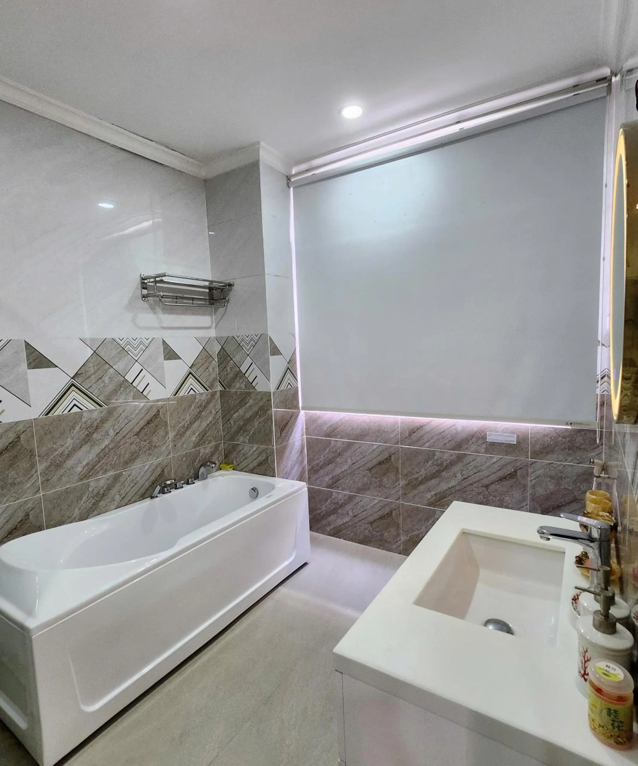 Shower in BREAKING DAWN- TAEYANG Hotel Phú Quốc