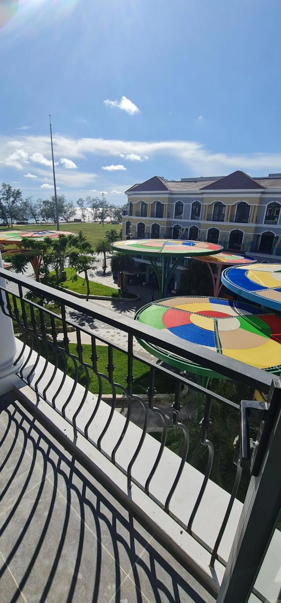 BREAKING DAWN- TAEYANG Hotel Phú Quốc