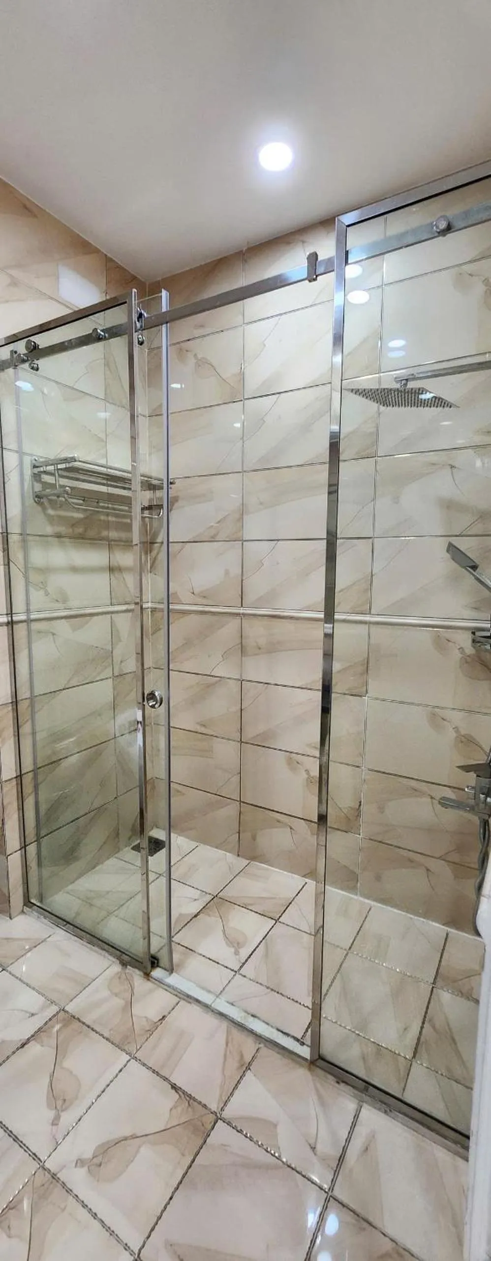 Shower in BREAKING DAWN- TAEYANG Hotel Phú Quốc