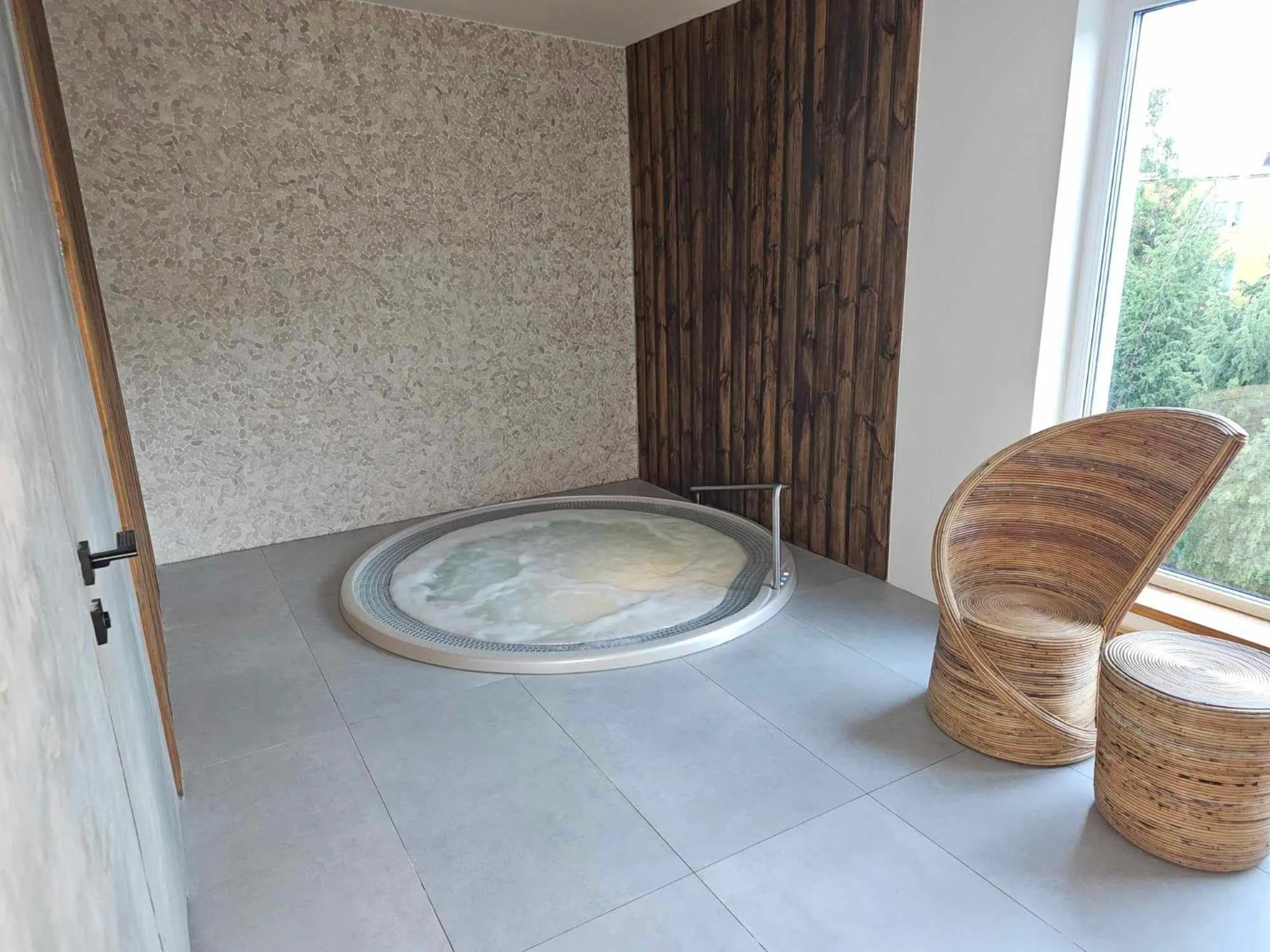 Hot Tub in Four Winds