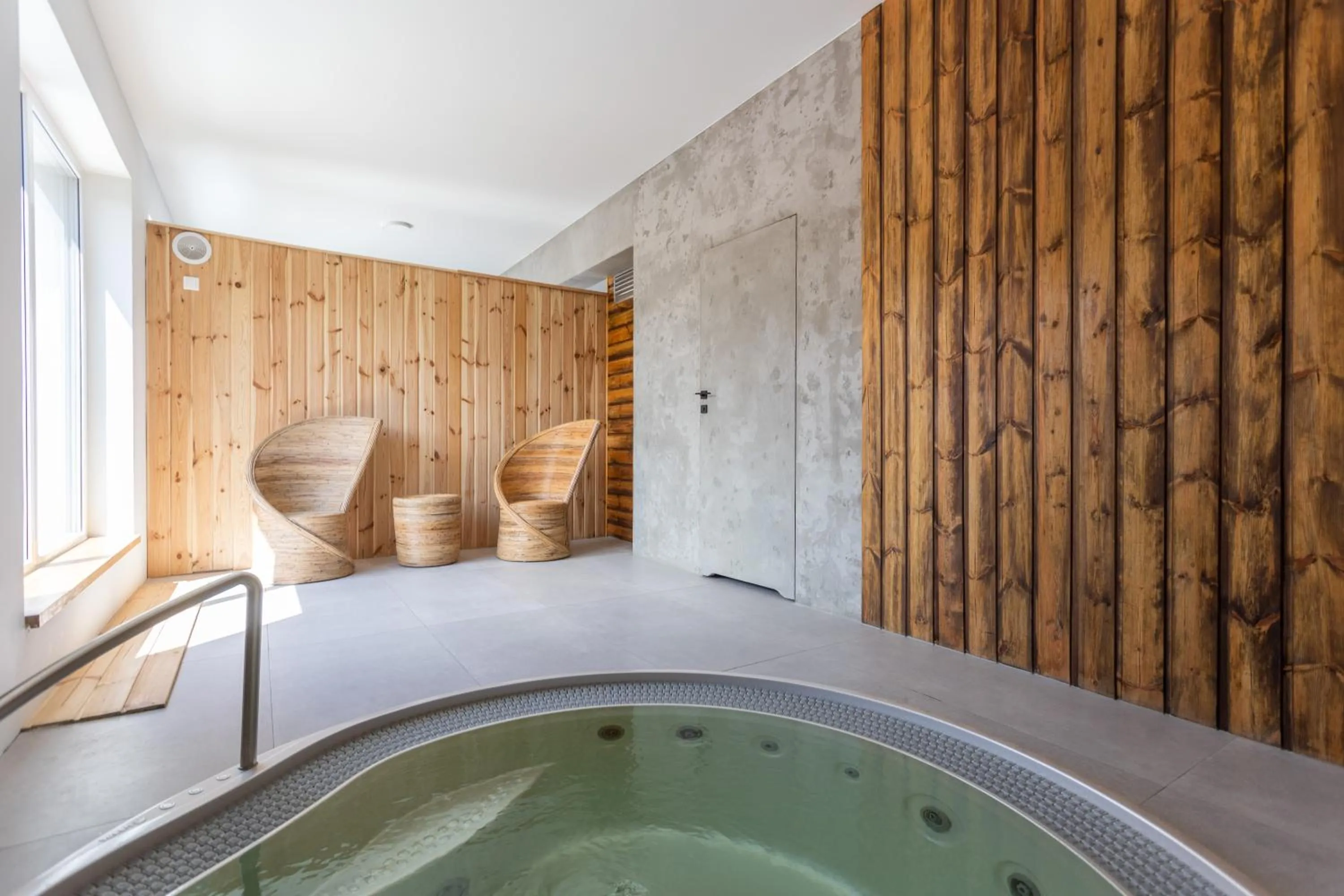 Hot Tub in Four Winds