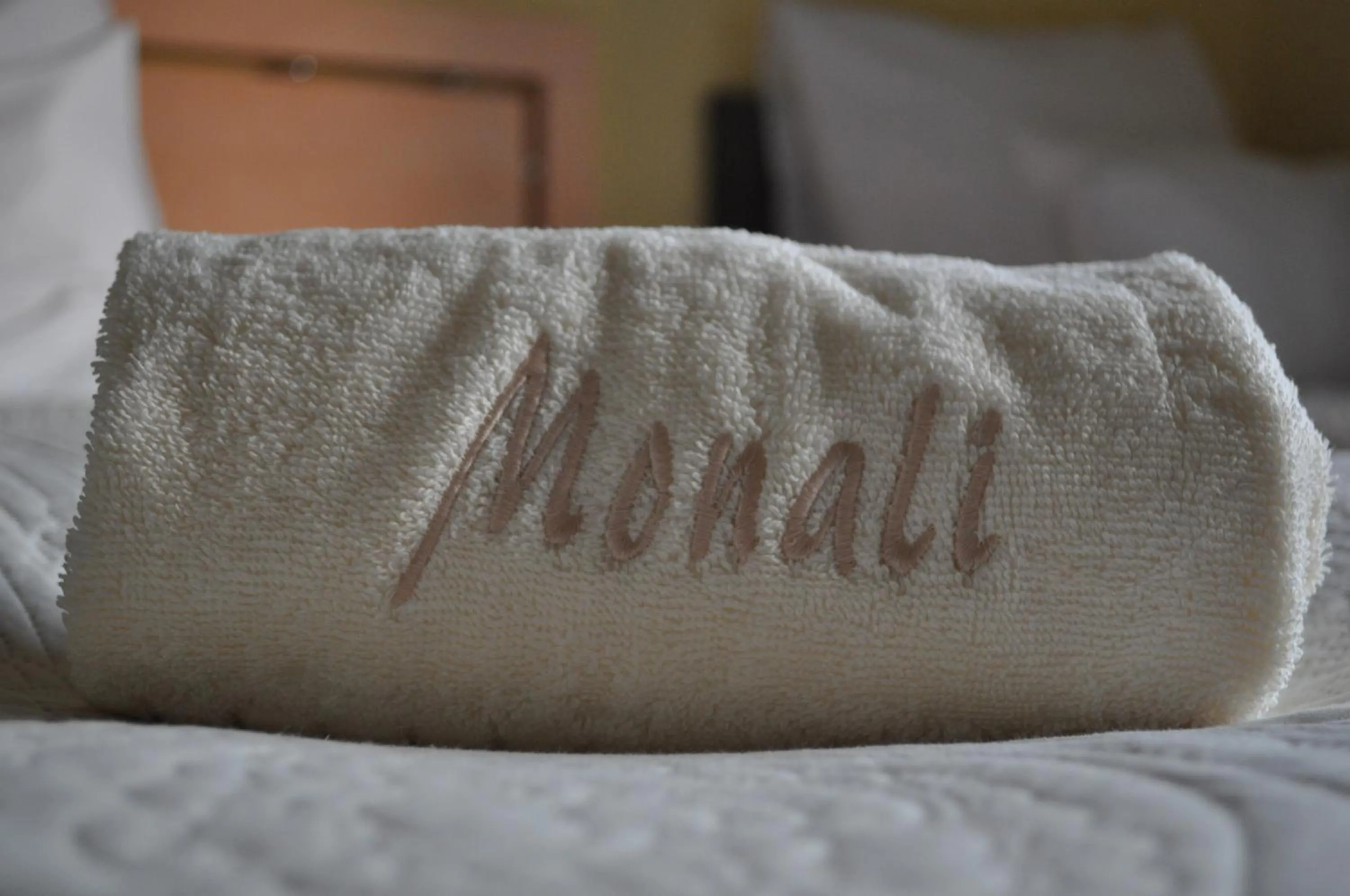 Bed in Monali