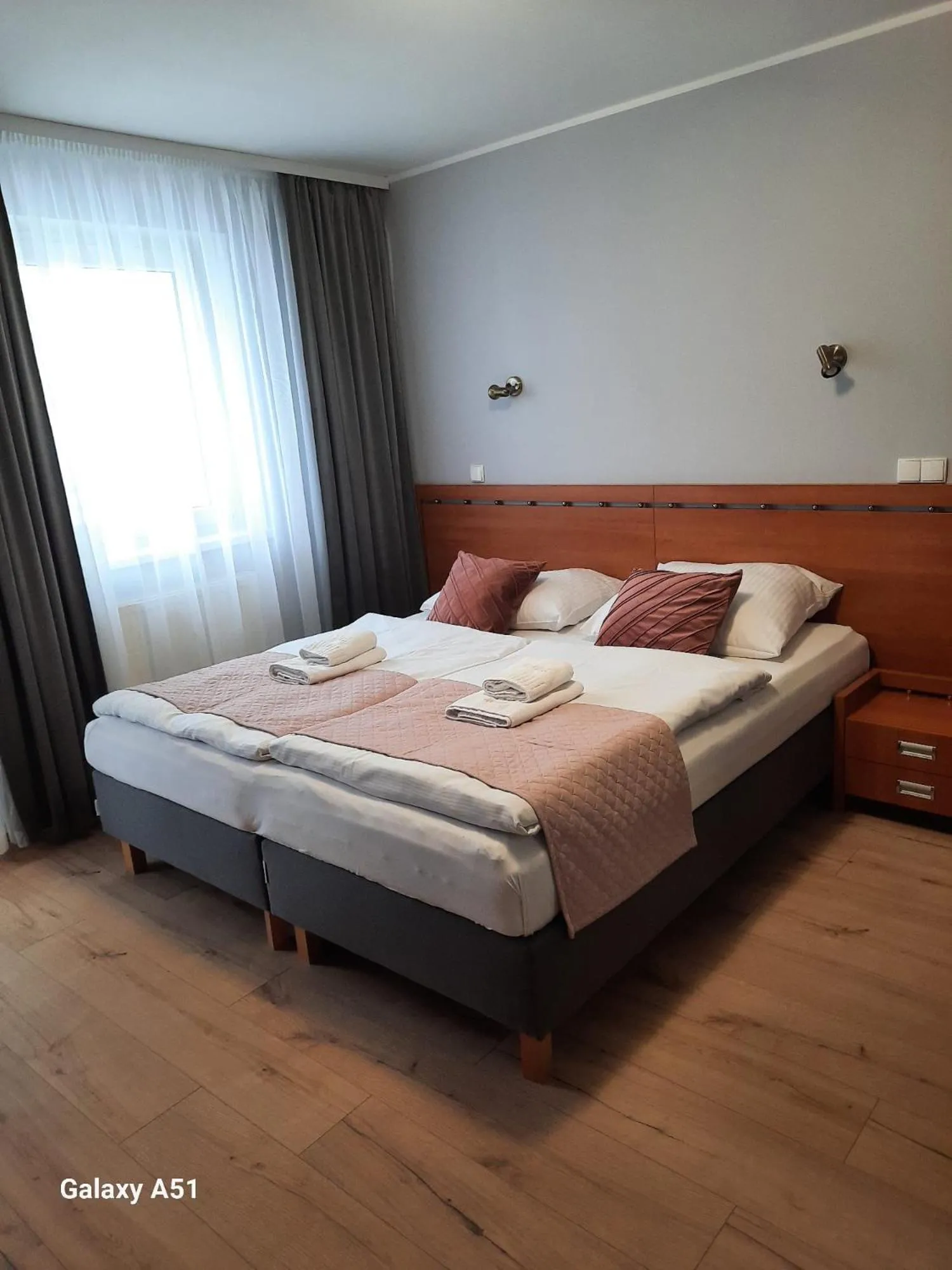Bed in Monali