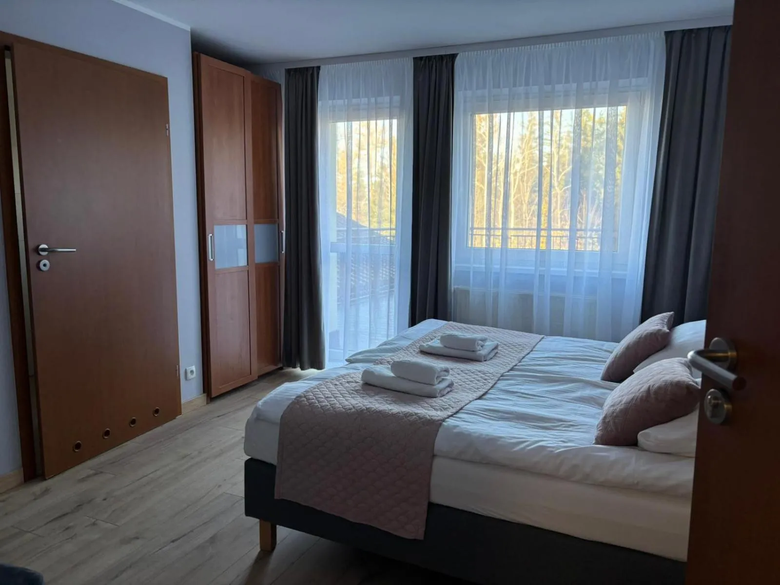 Bed in Monali