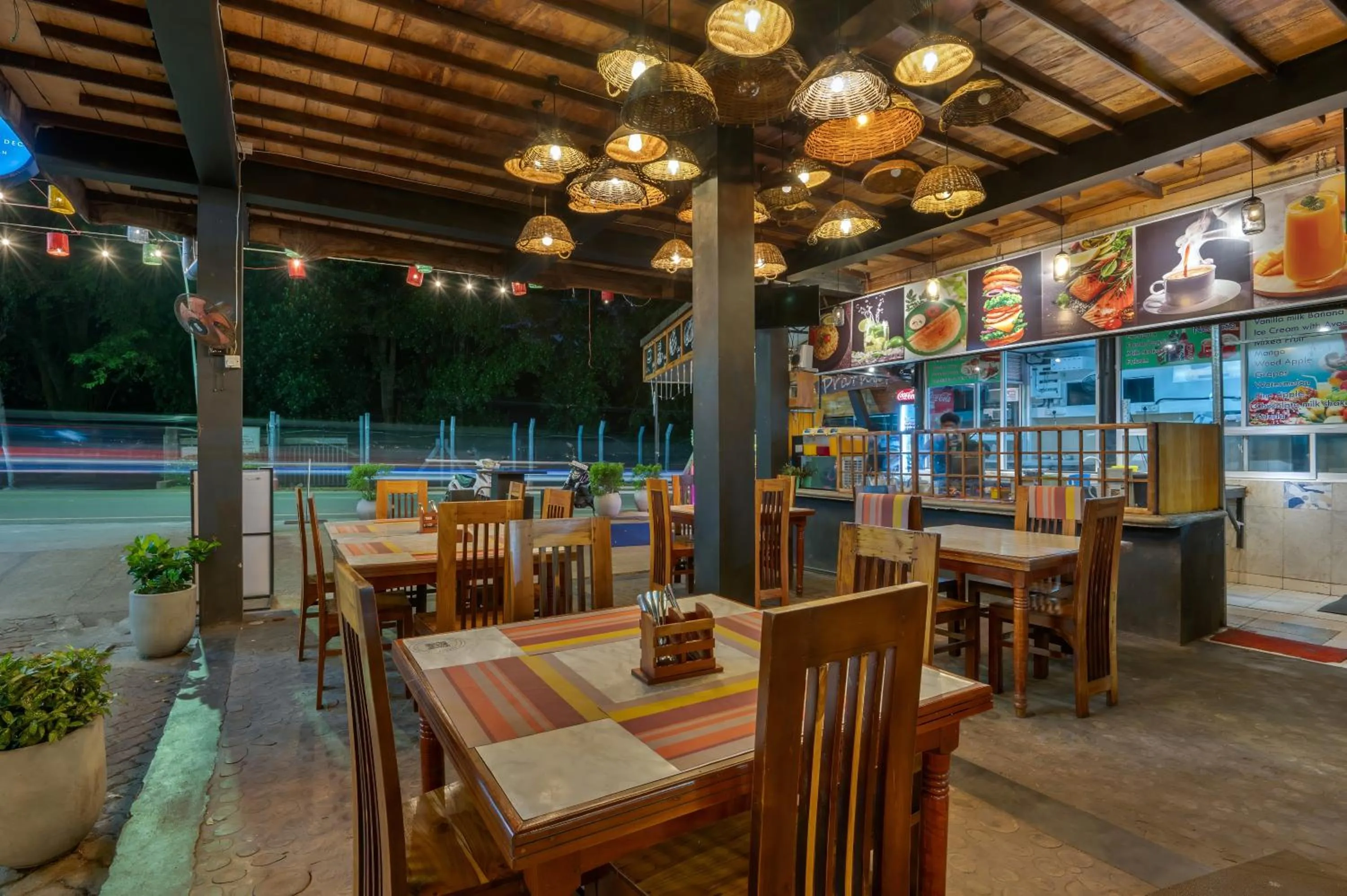 Restaurant/places to eat in The Empyrean Airport Transit Hotel