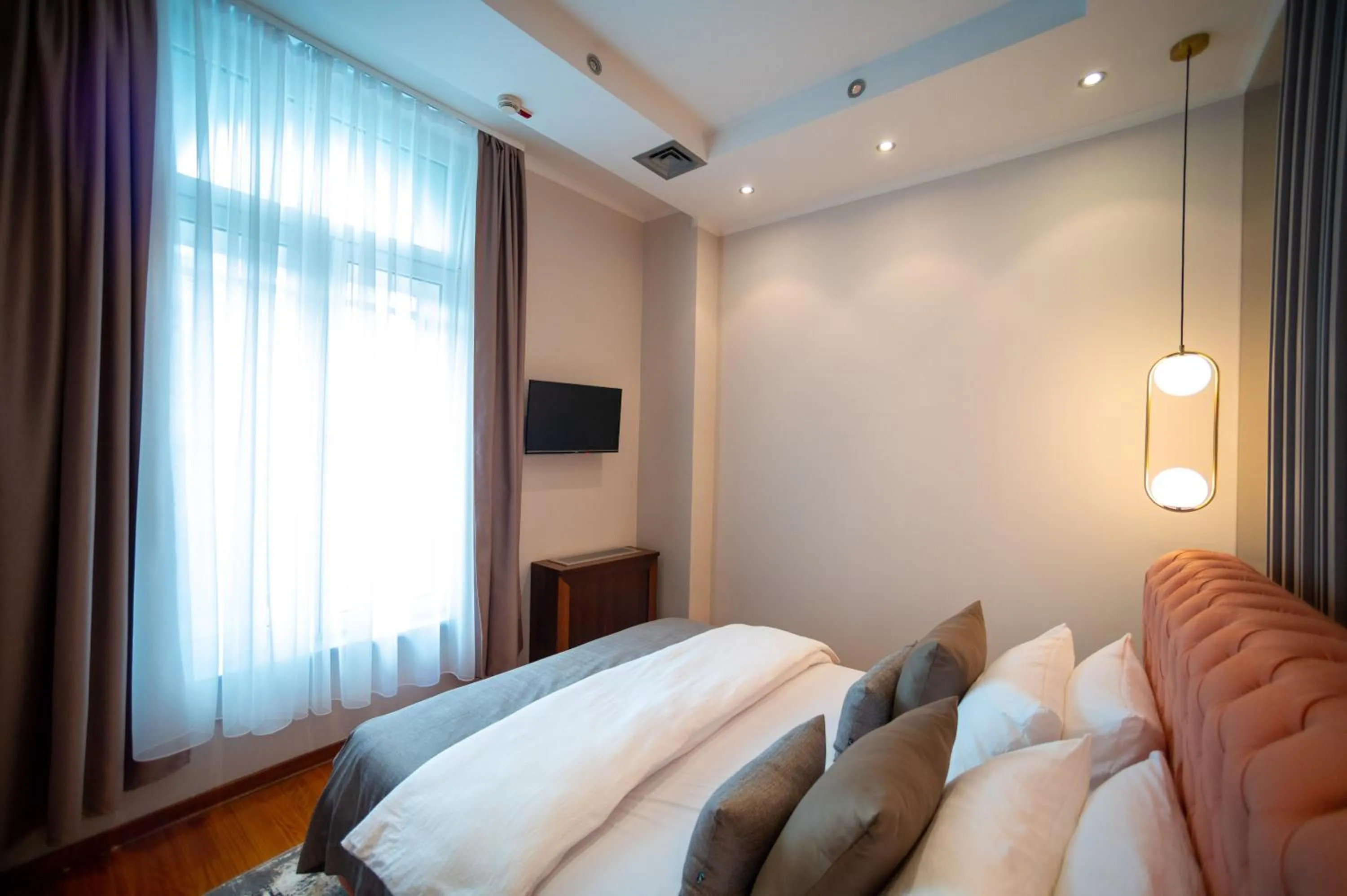 Bed in NATALI Luxury suites PARKING