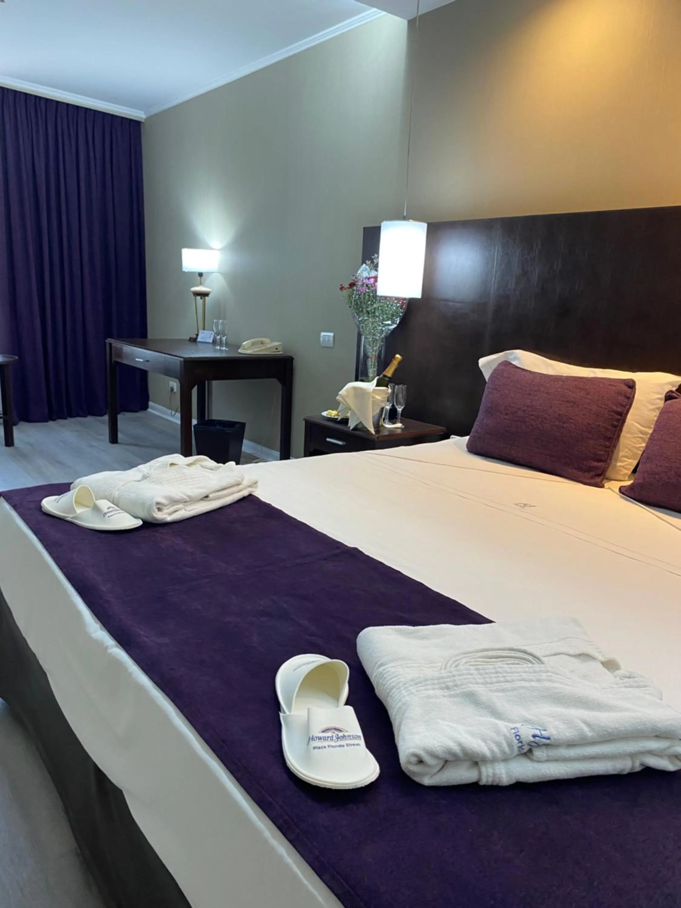 Bed in Howard Johnson Plaza by Wyndham Buenos Aires Florida Street