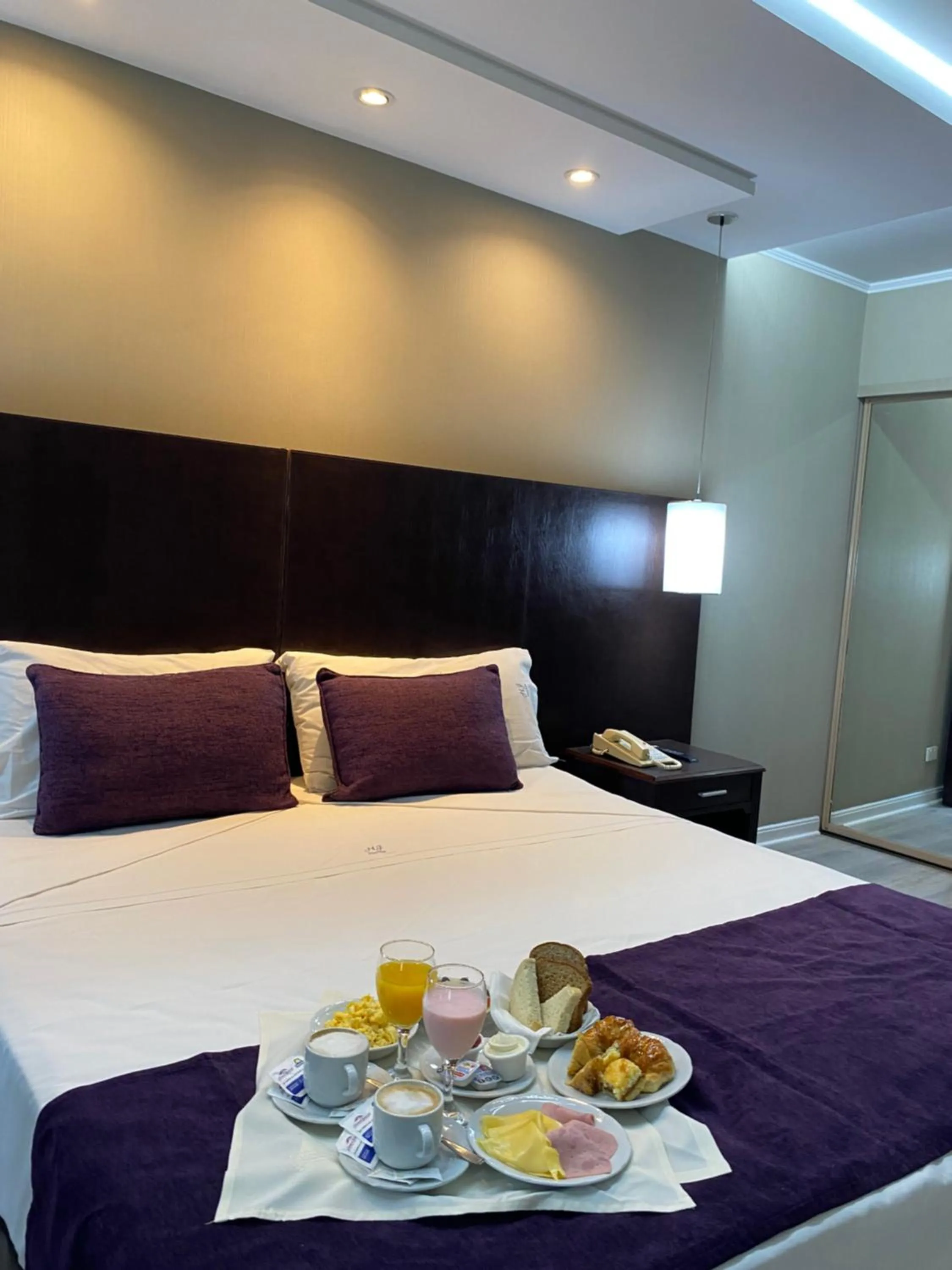 Bedroom, Bed in Howard Johnson Plaza by Wyndham Buenos Aires Florida Street